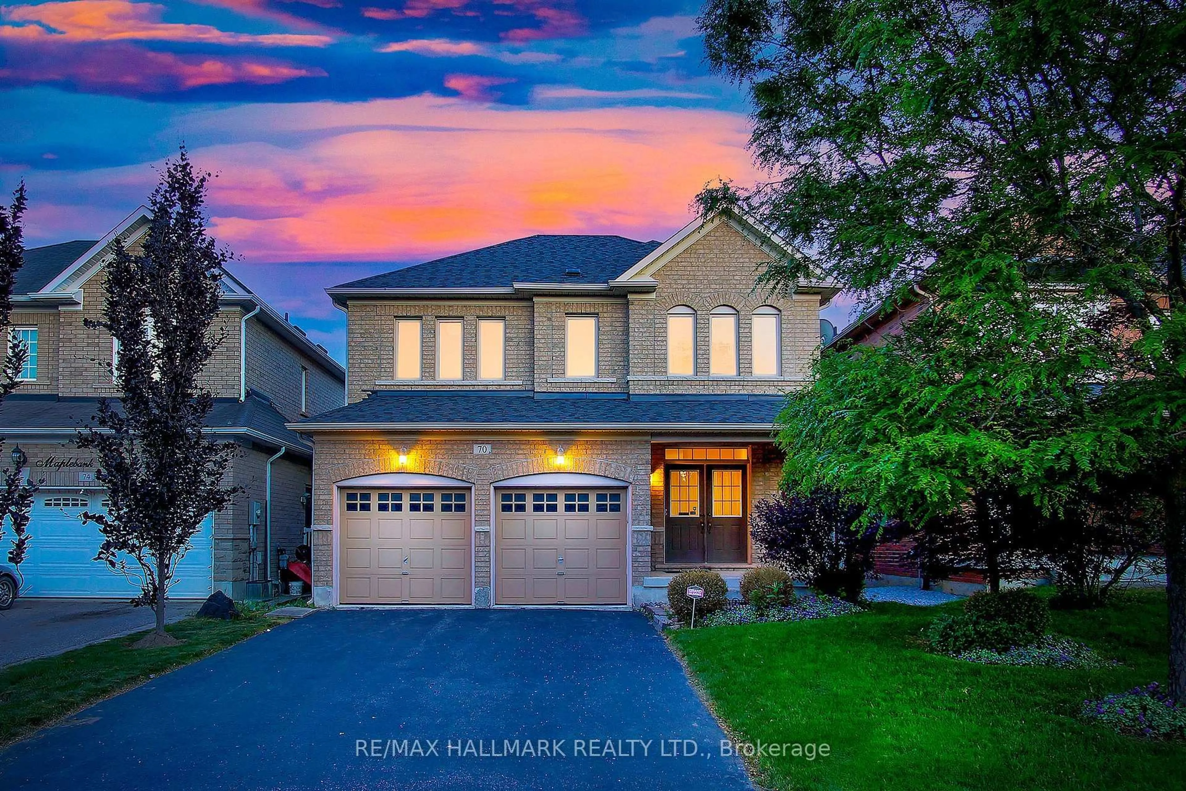 Home with brick exterior material, street for 70 Maplebank Cres, Whitchurch-Stouffville Ontario L4A 0R8