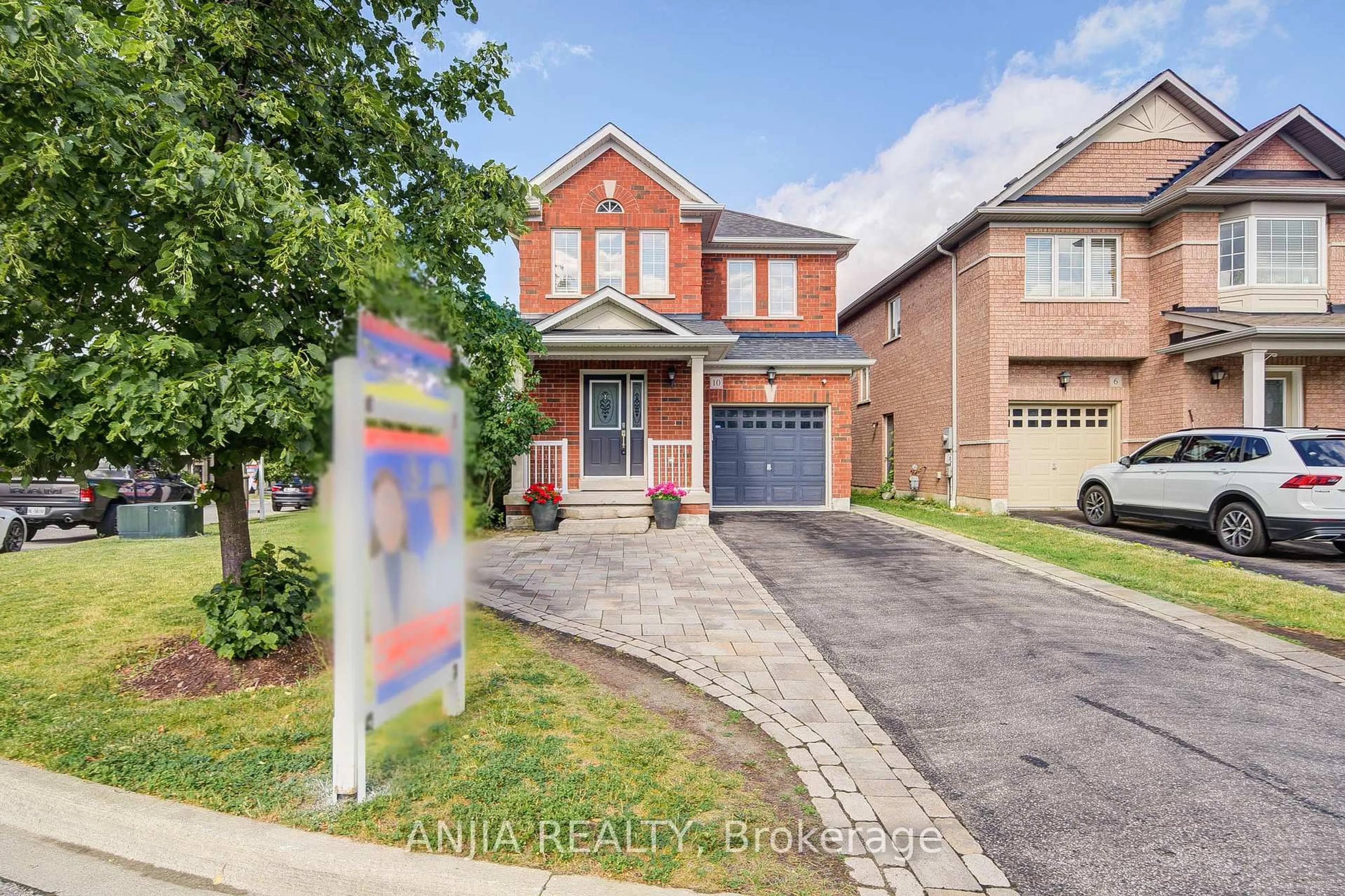 Home with brick exterior material, street for 10 Ida Jane Grve, Whitchurch-Stouffville Ontario L4A 0S3