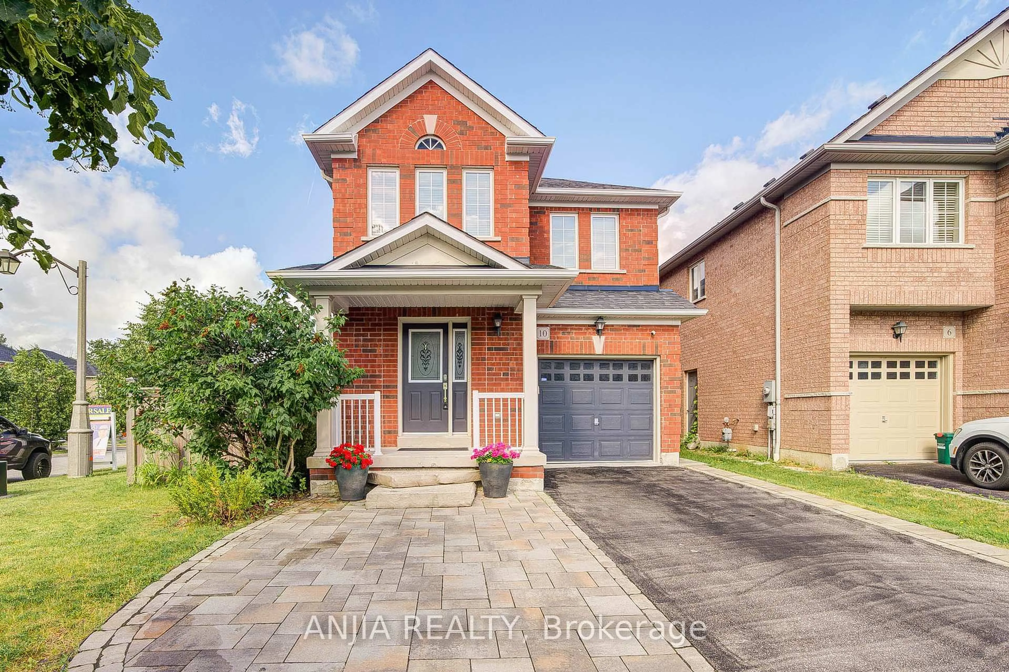 Home with brick exterior material, street for 10 Ida Jane Grve, Whitchurch-Stouffville Ontario L4A 0S3