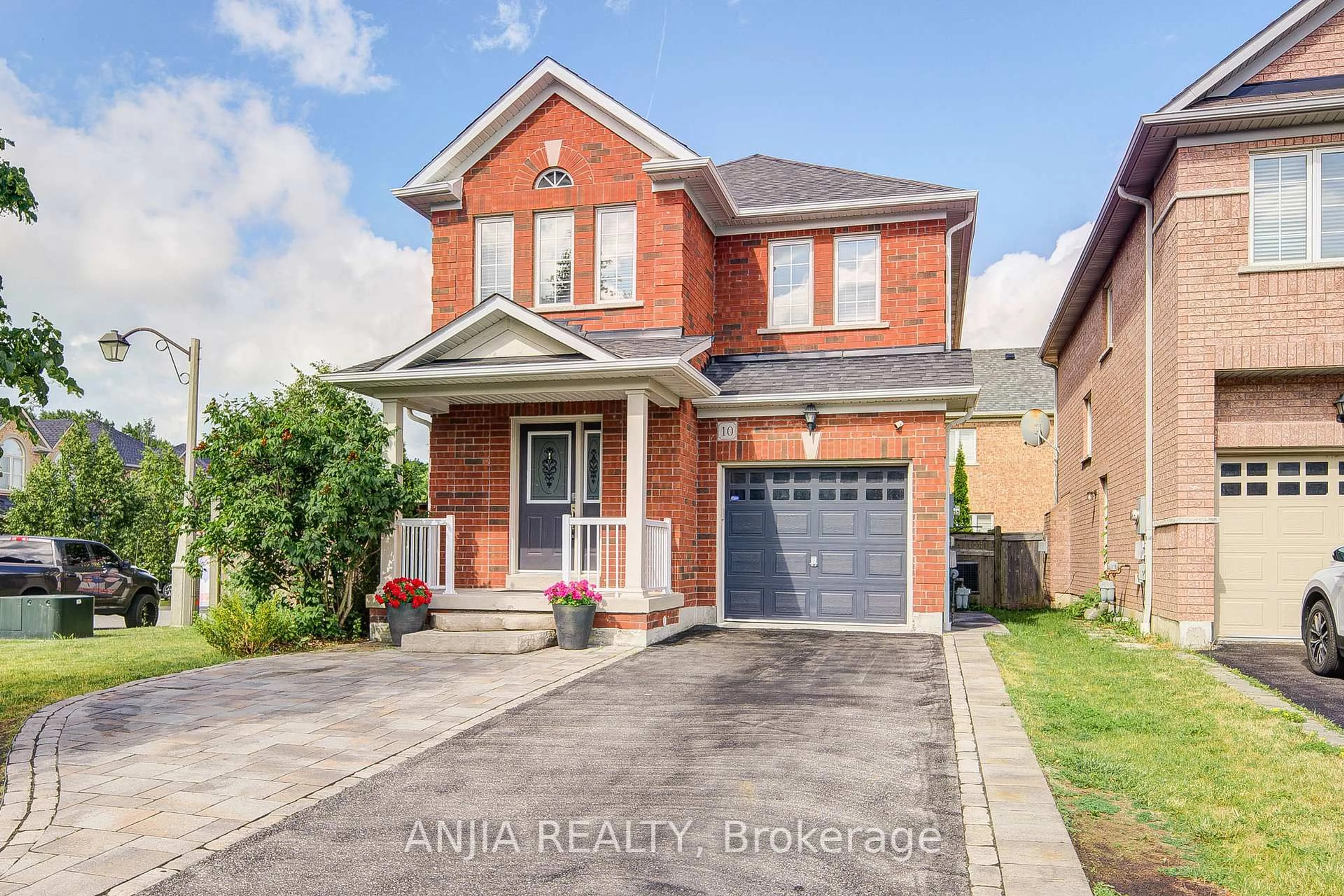 Home with brick exterior material, street for 10 Ida Jane Grve, Whitchurch-Stouffville Ontario L4A 0S3