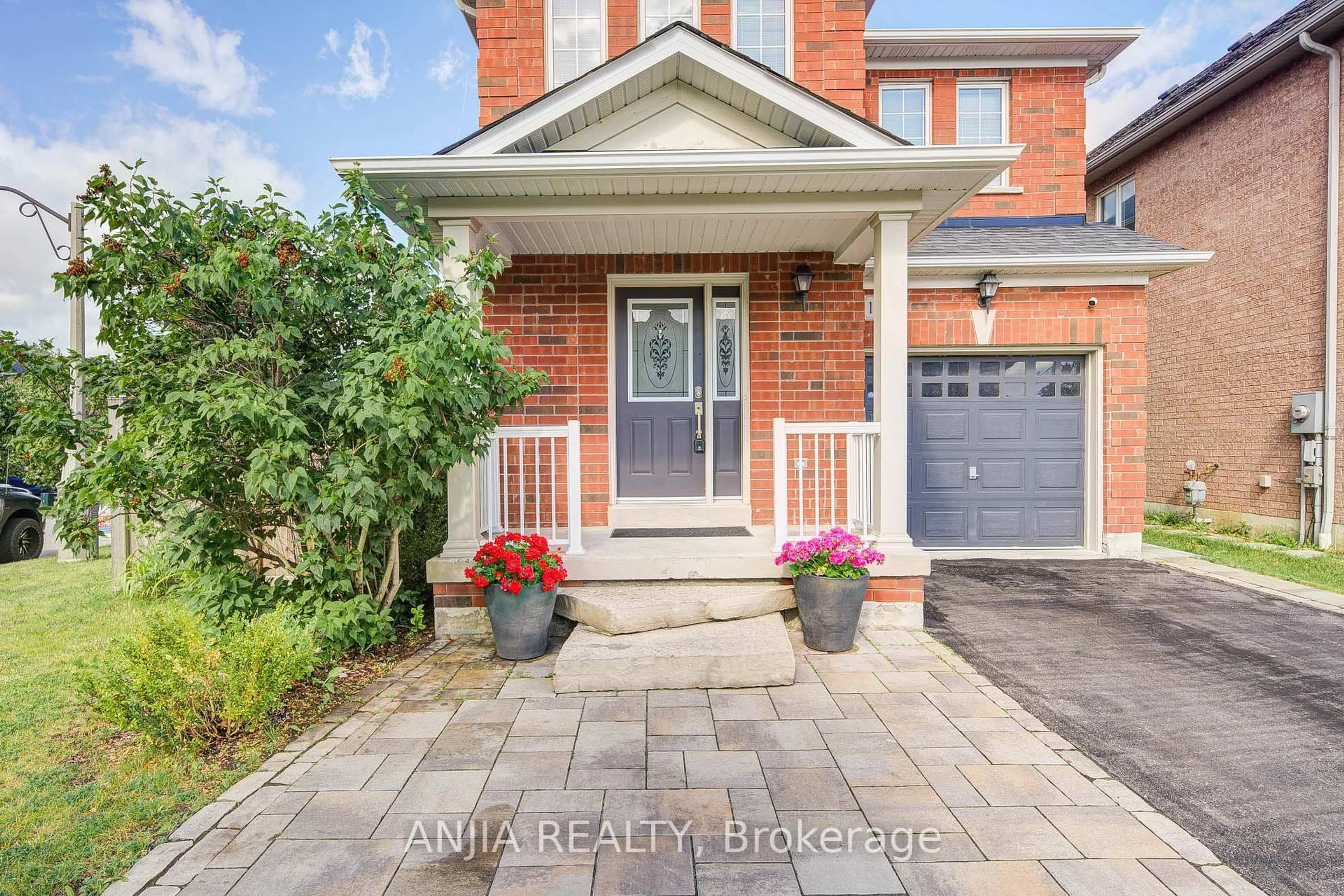 Home with brick exterior material, street for 10 Ida Jane Grve, Whitchurch-Stouffville Ontario L4A 0S3