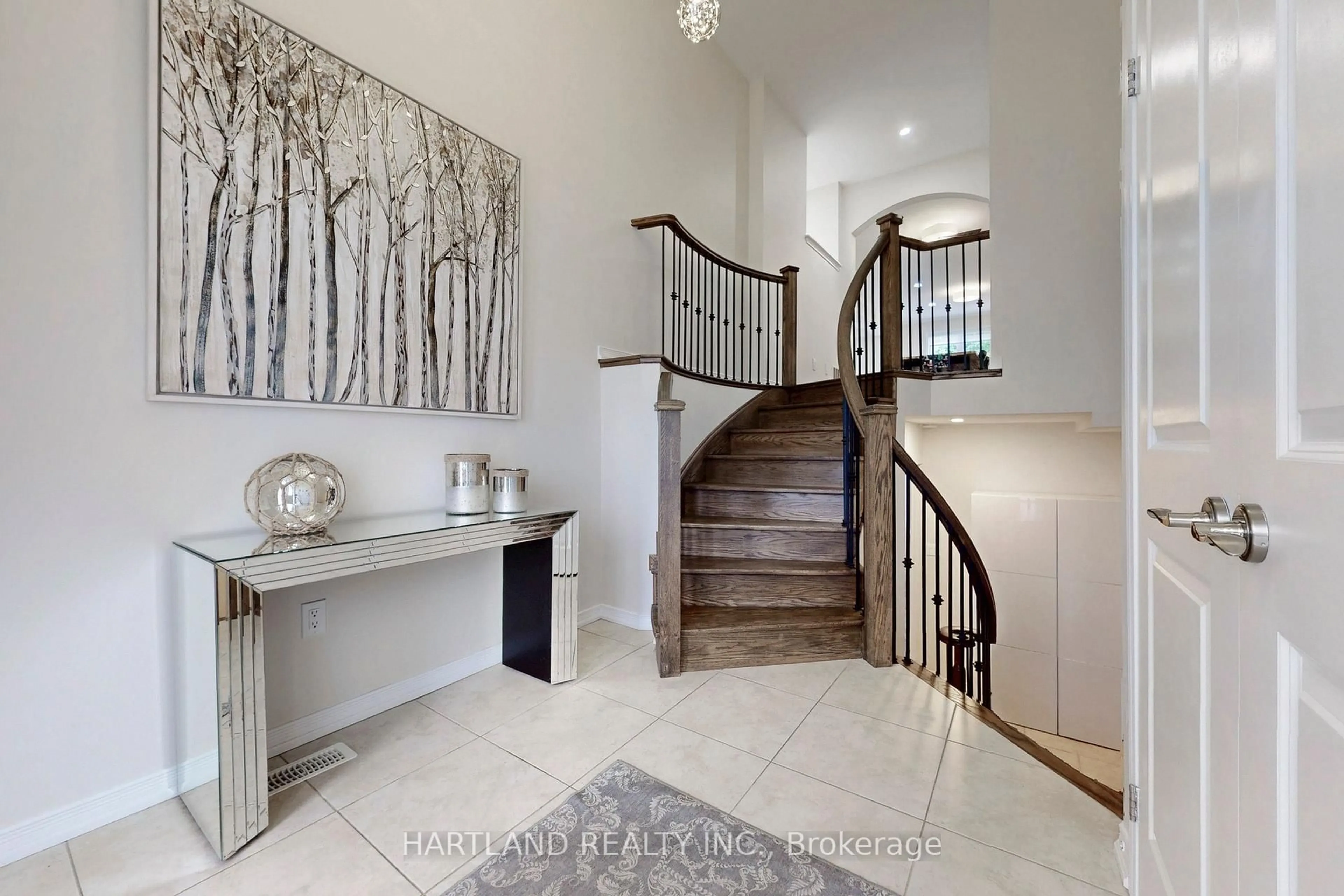 Indoor entryway for 1036 Abram Crt, Innisfil Ontario L9S 0K3