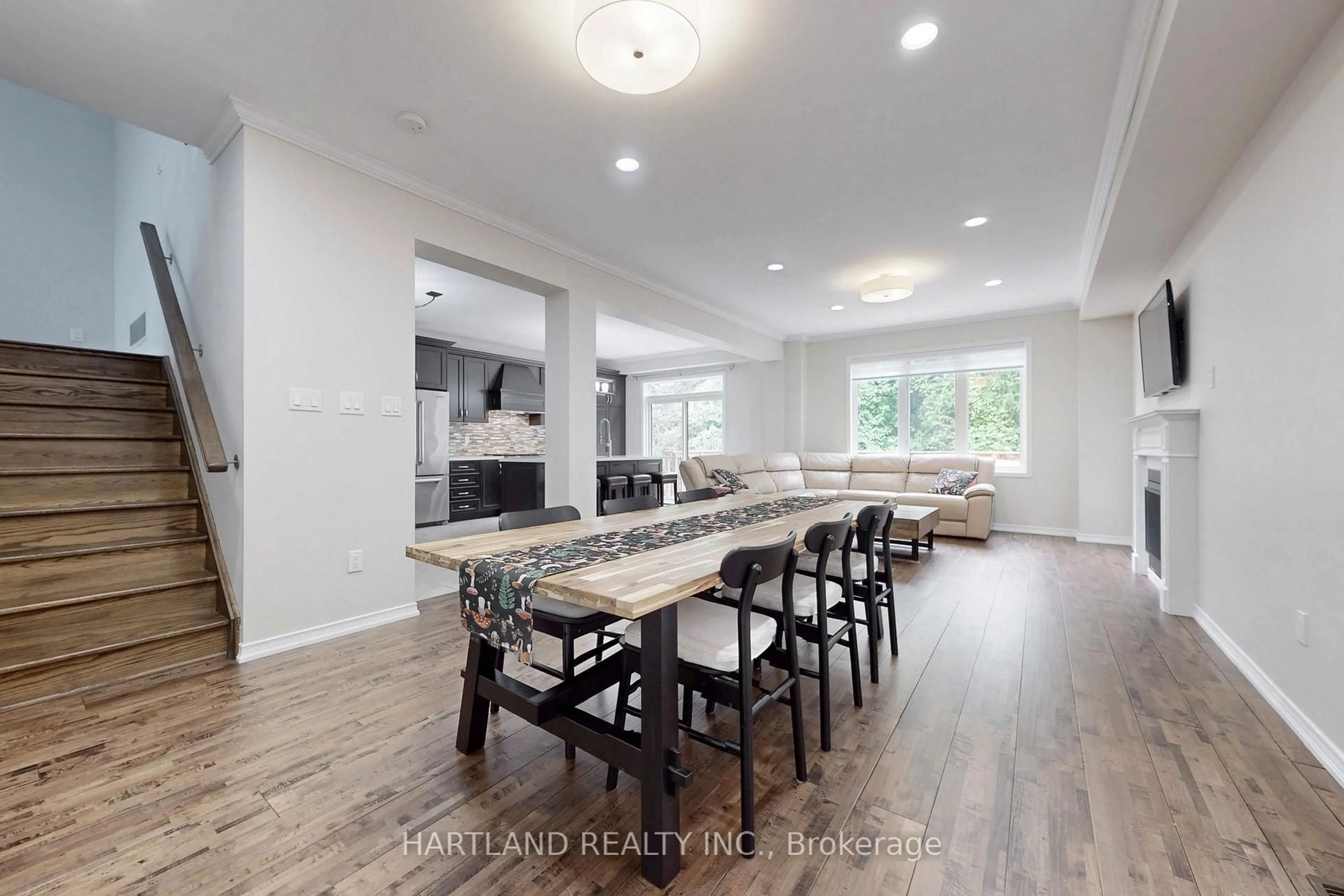 Open concept kitchen, unknown for 1036 Abram Crt, Innisfil Ontario L9S 0K3