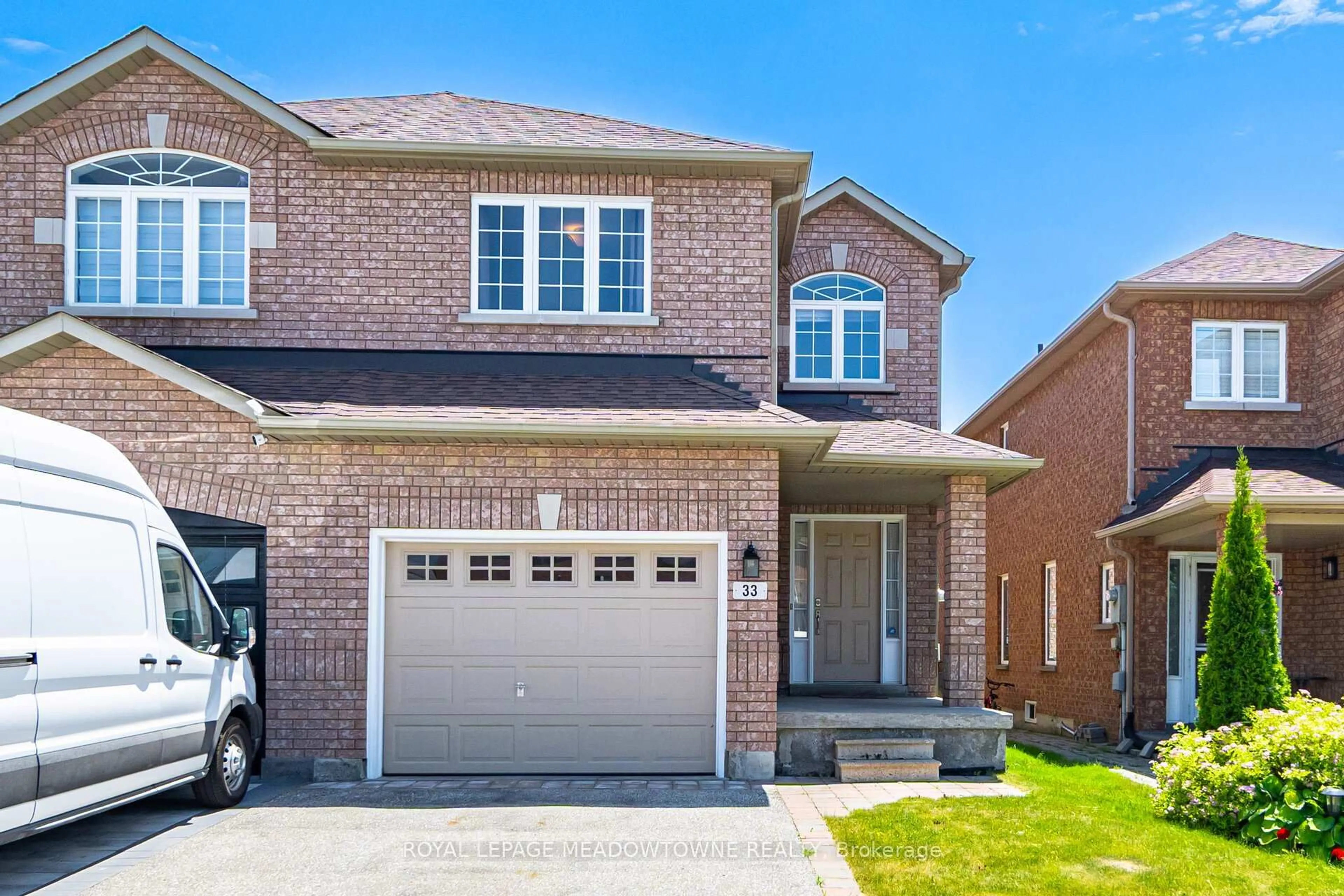 Home with brick exterior material, street for 33 Brightsview Dr, Richmond Hill Ontario L4E 3Z2