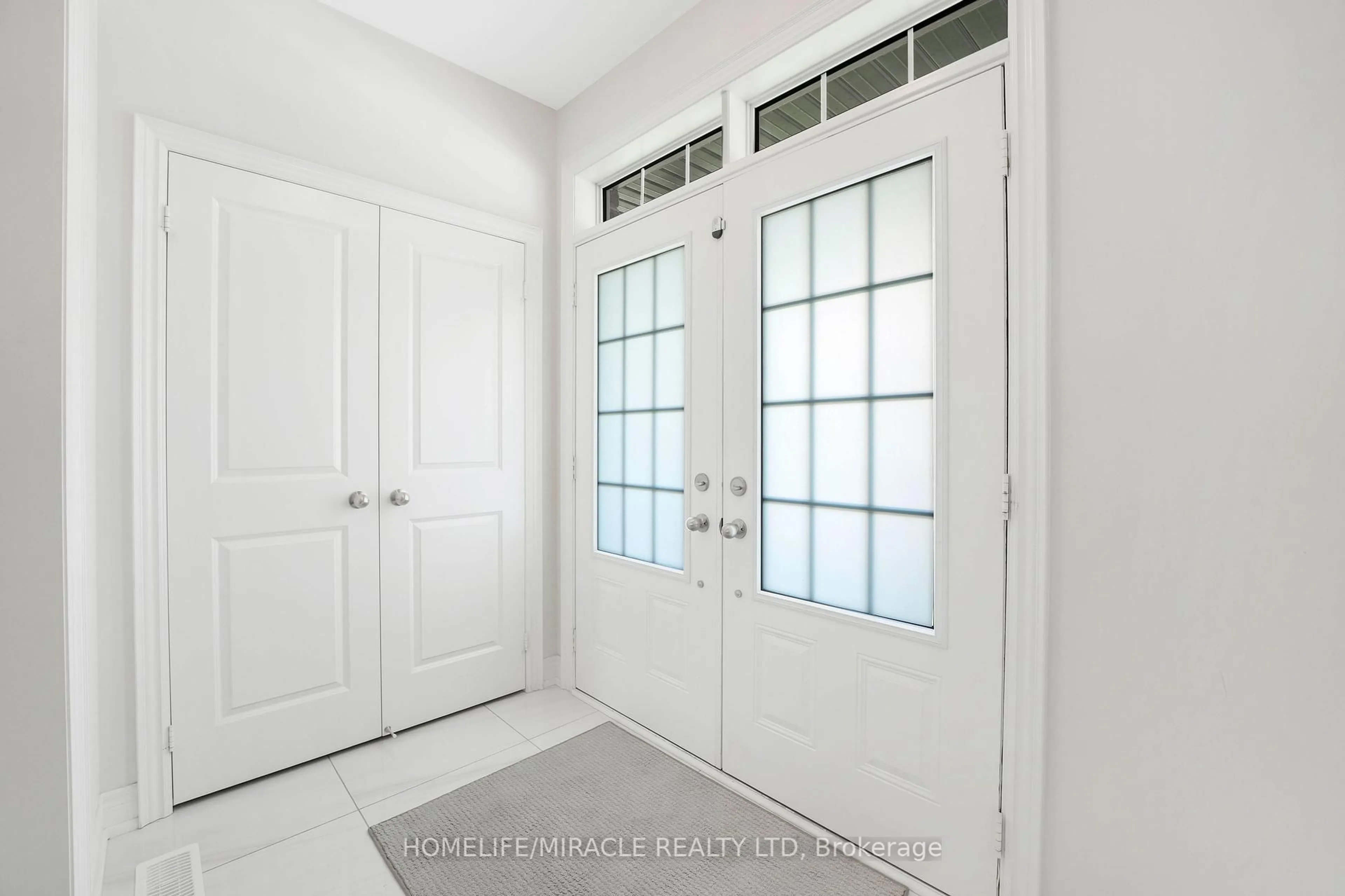 Indoor entryway for 181 Boone Cres, Vaughan Ontario L4H 4V1