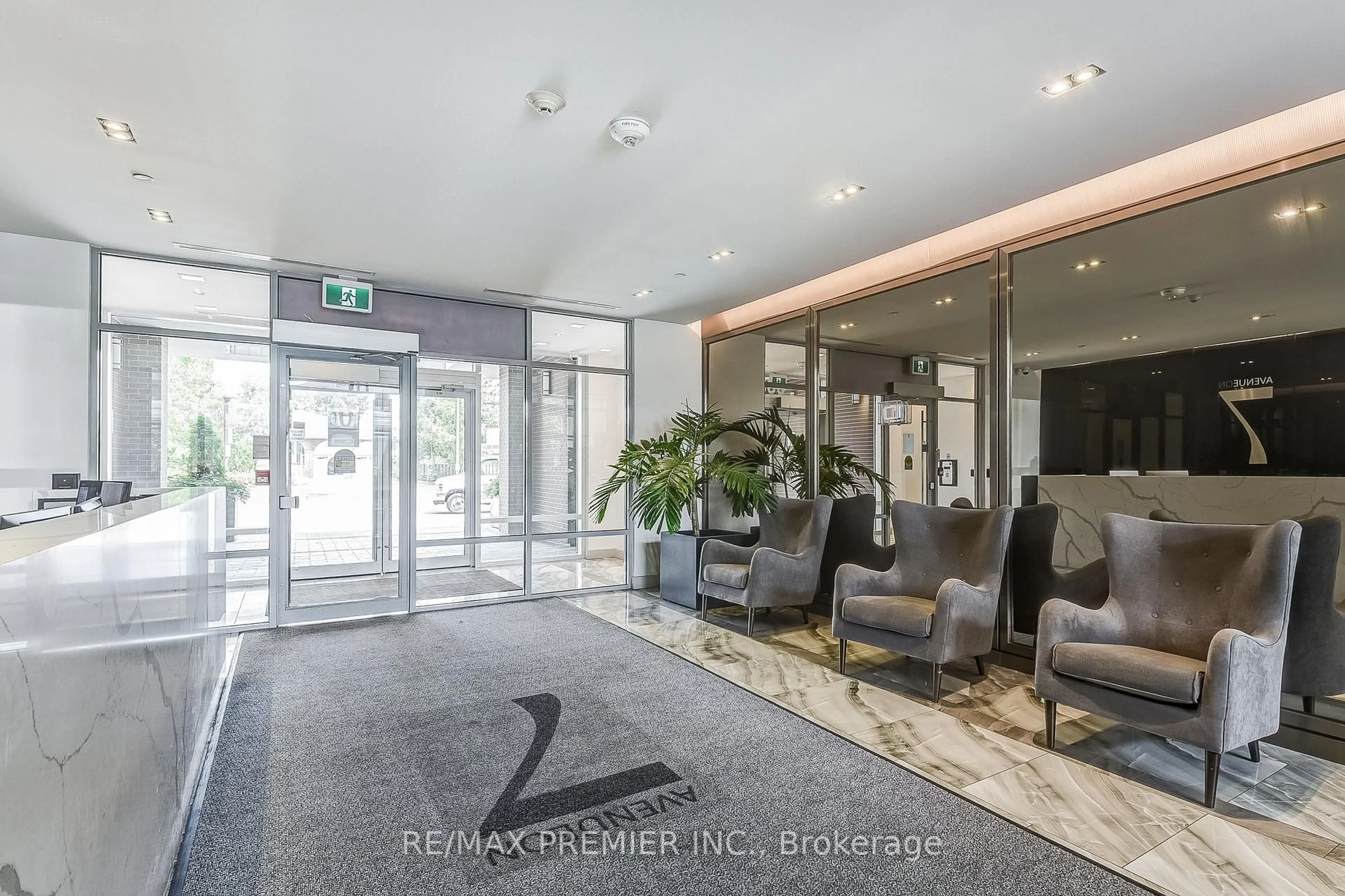 Indoor foyer for 4800 highway 7 #203, Vaughan Ontario L4L 1H8