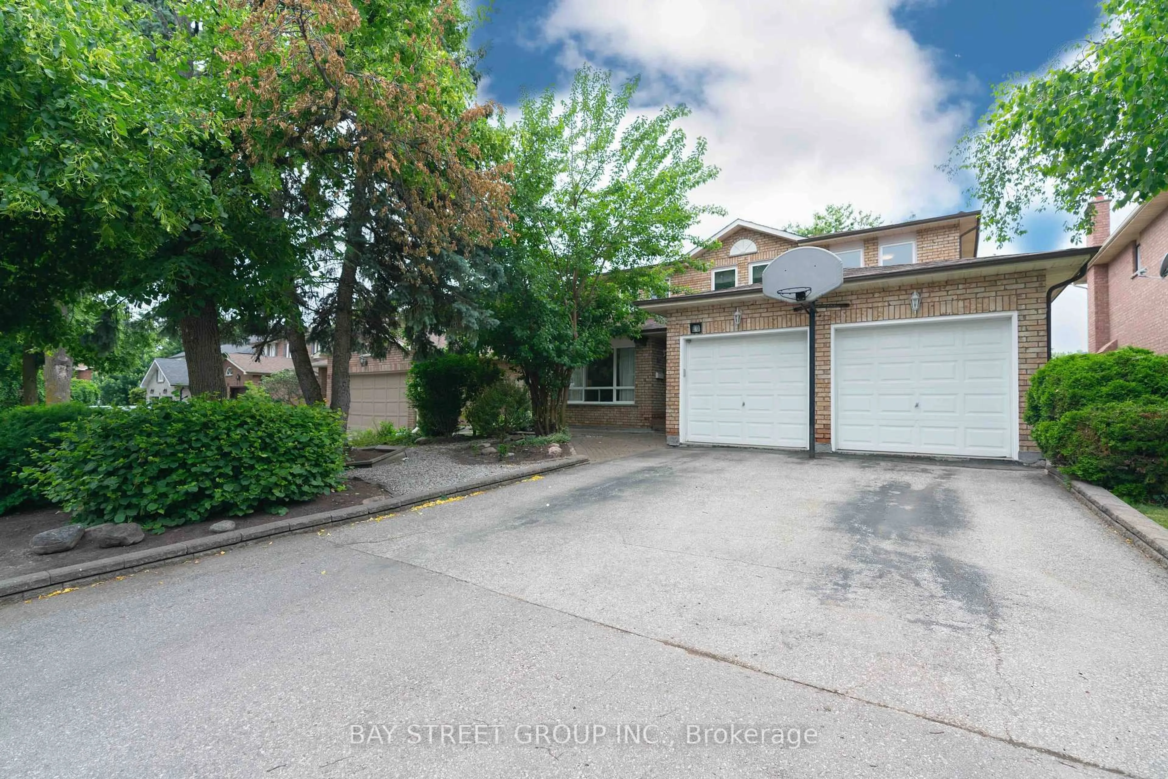 A pic from outside/outdoor area/front of a property/back of a property/a pic from drone, street for 20 Tailor St, Markham Ontario L3P 6M8