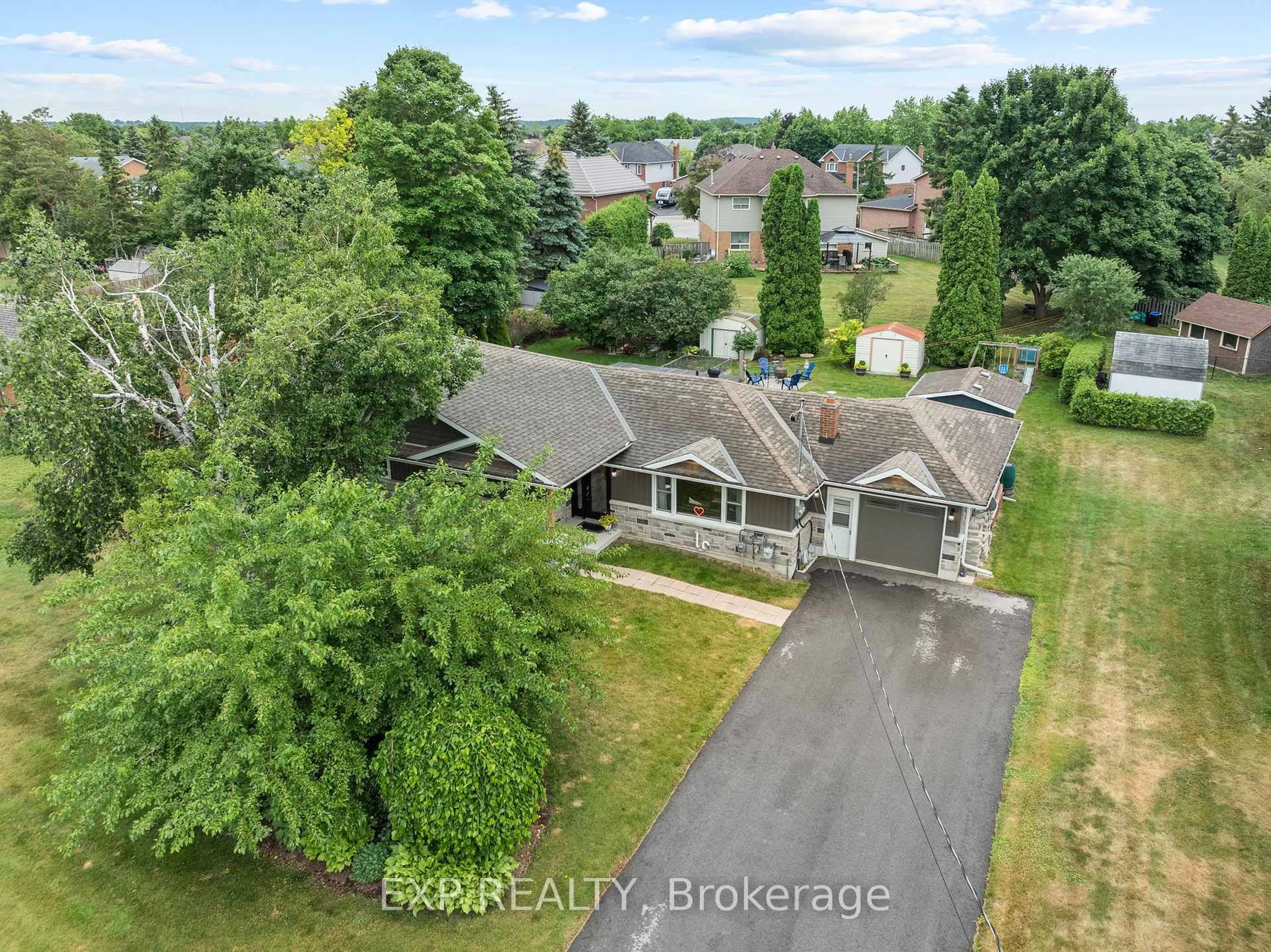 A pic from outside/outdoor area/front of a property/back of a property/a pic from drone, street for 111 A Church St, Georgina Ontario L4P 1J4