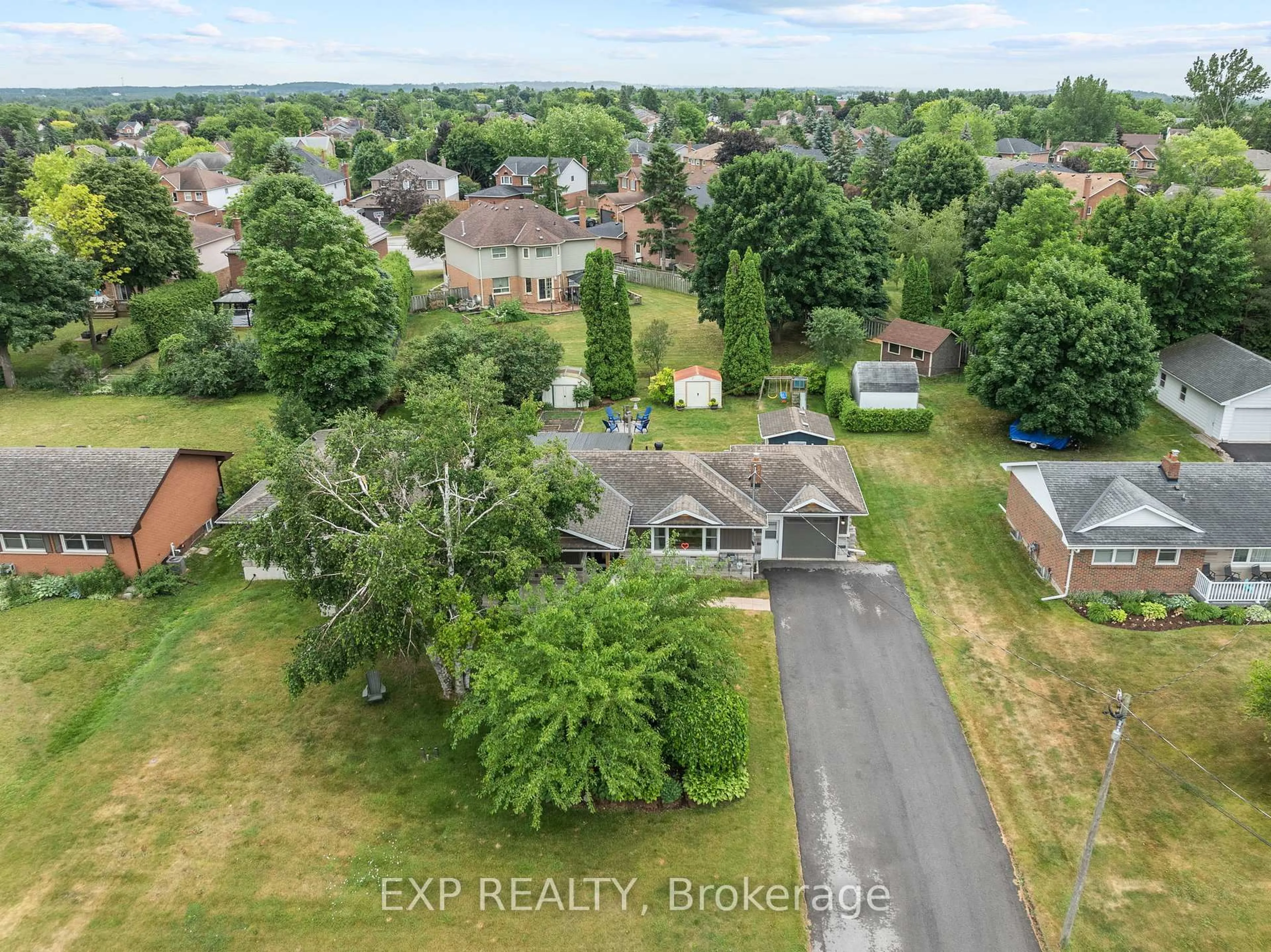 A pic from outside/outdoor area/front of a property/back of a property/a pic from drone, street for 111 A Church St, Georgina Ontario L4P 1J4