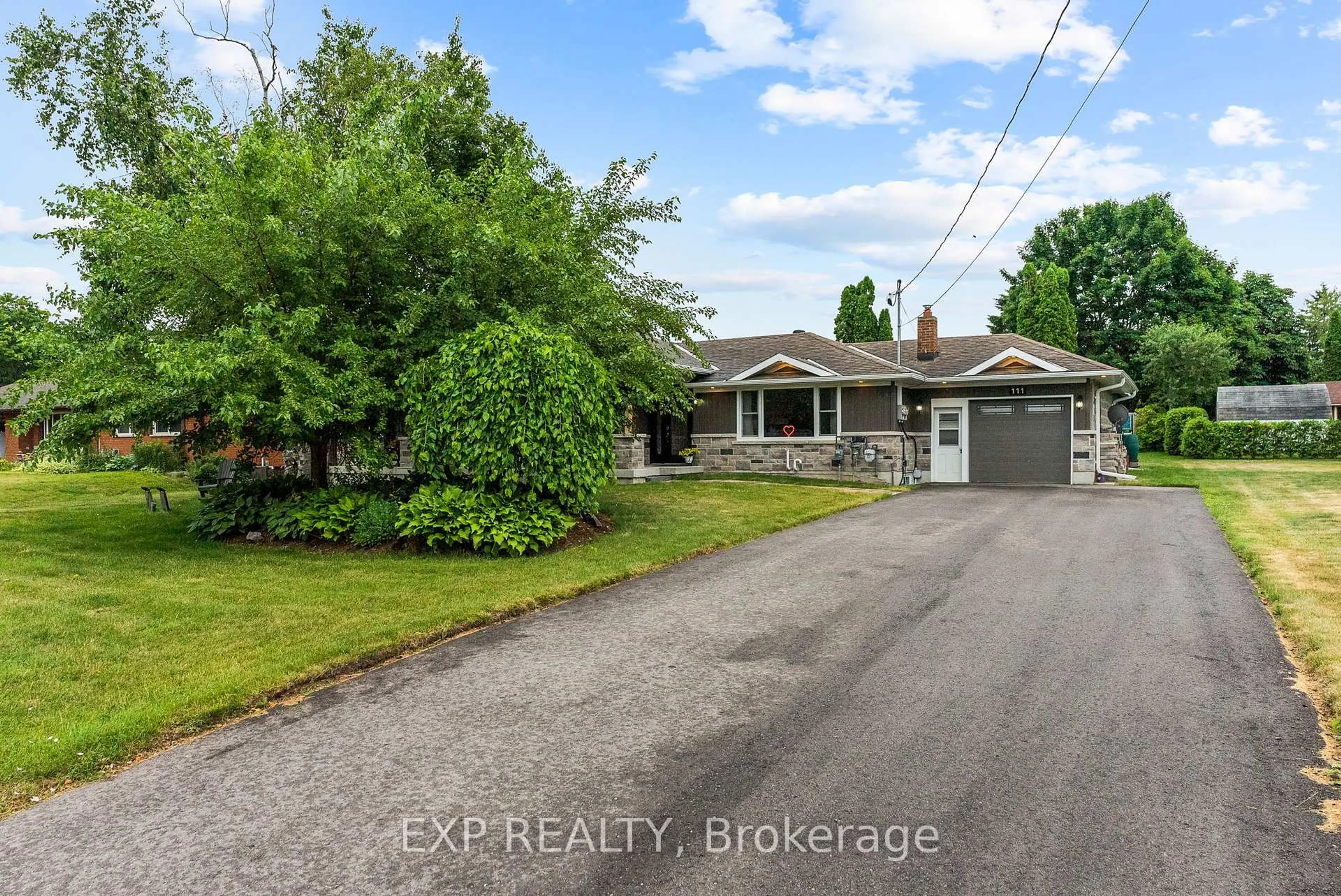 A pic from outside/outdoor area/front of a property/back of a property/a pic from drone, street for 111 Church St, Georgina Ontario L4P 1J4