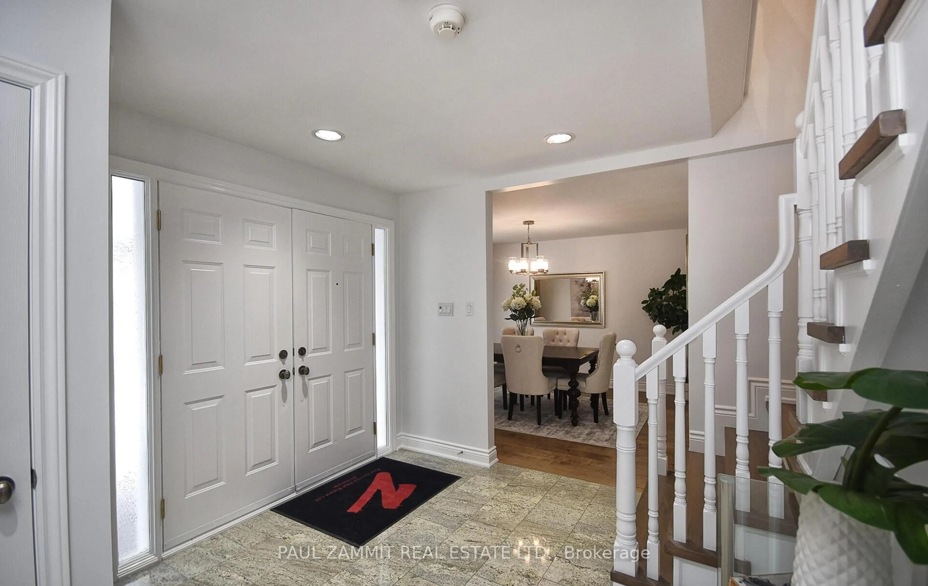 Indoor entryway for 175 Bayview Fairways Dr, Markham Ontario L3T 2Y9