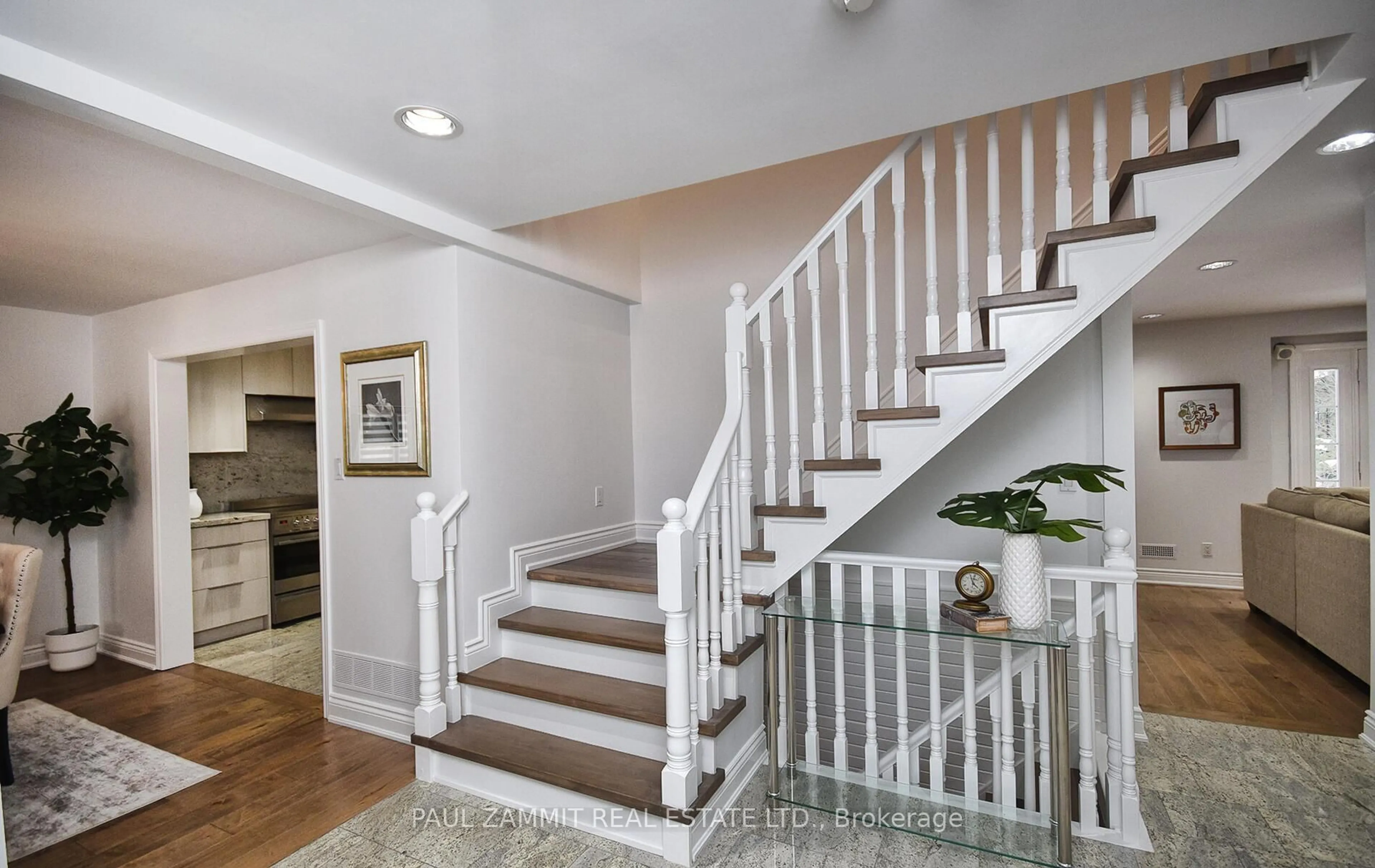 Stairs for 175 Bayview Fairways Dr, Markham Ontario L3T 2Y9