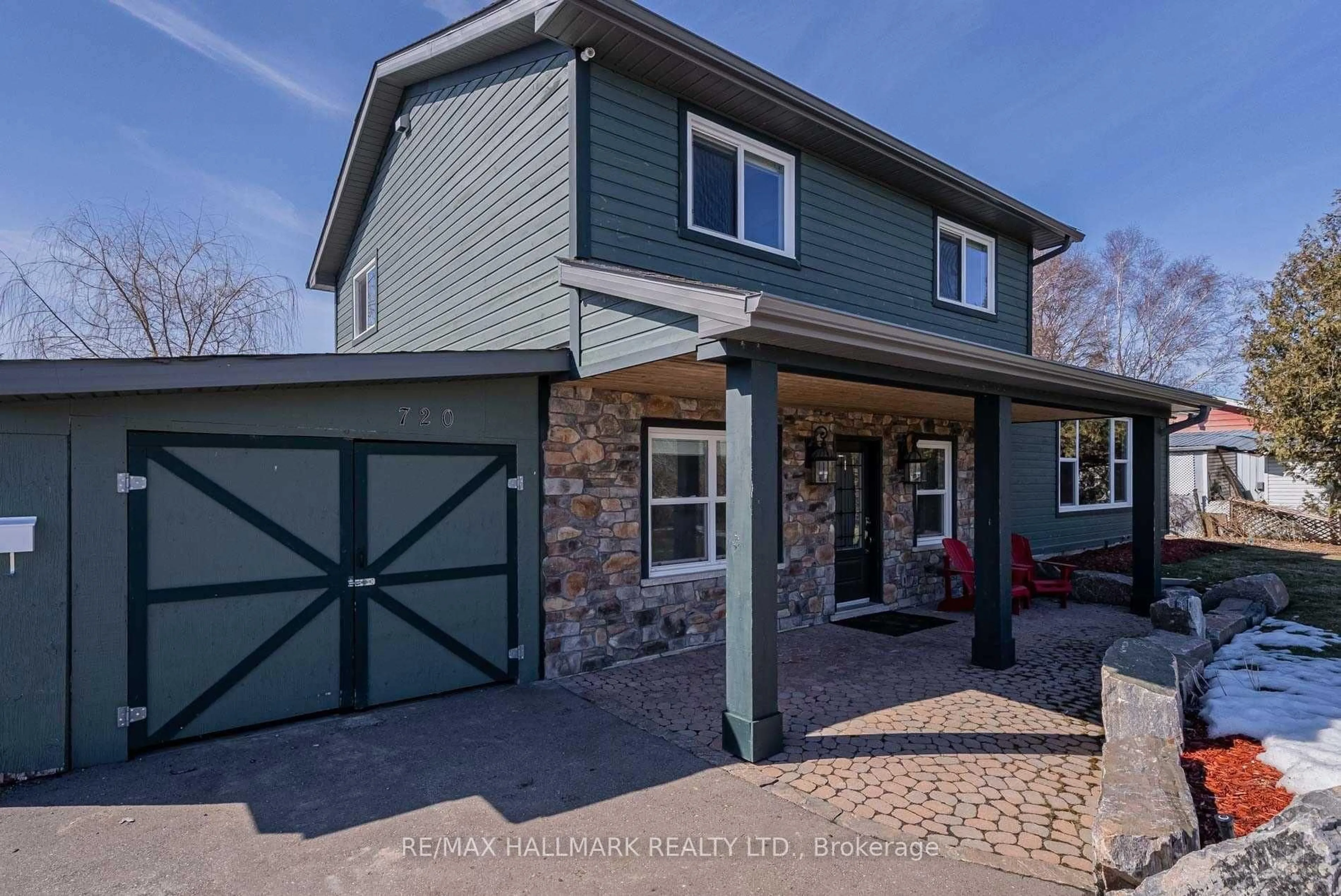 Home with brick exterior material, street for 720 Lake Dr, Georgina Ontario L4P 1V1