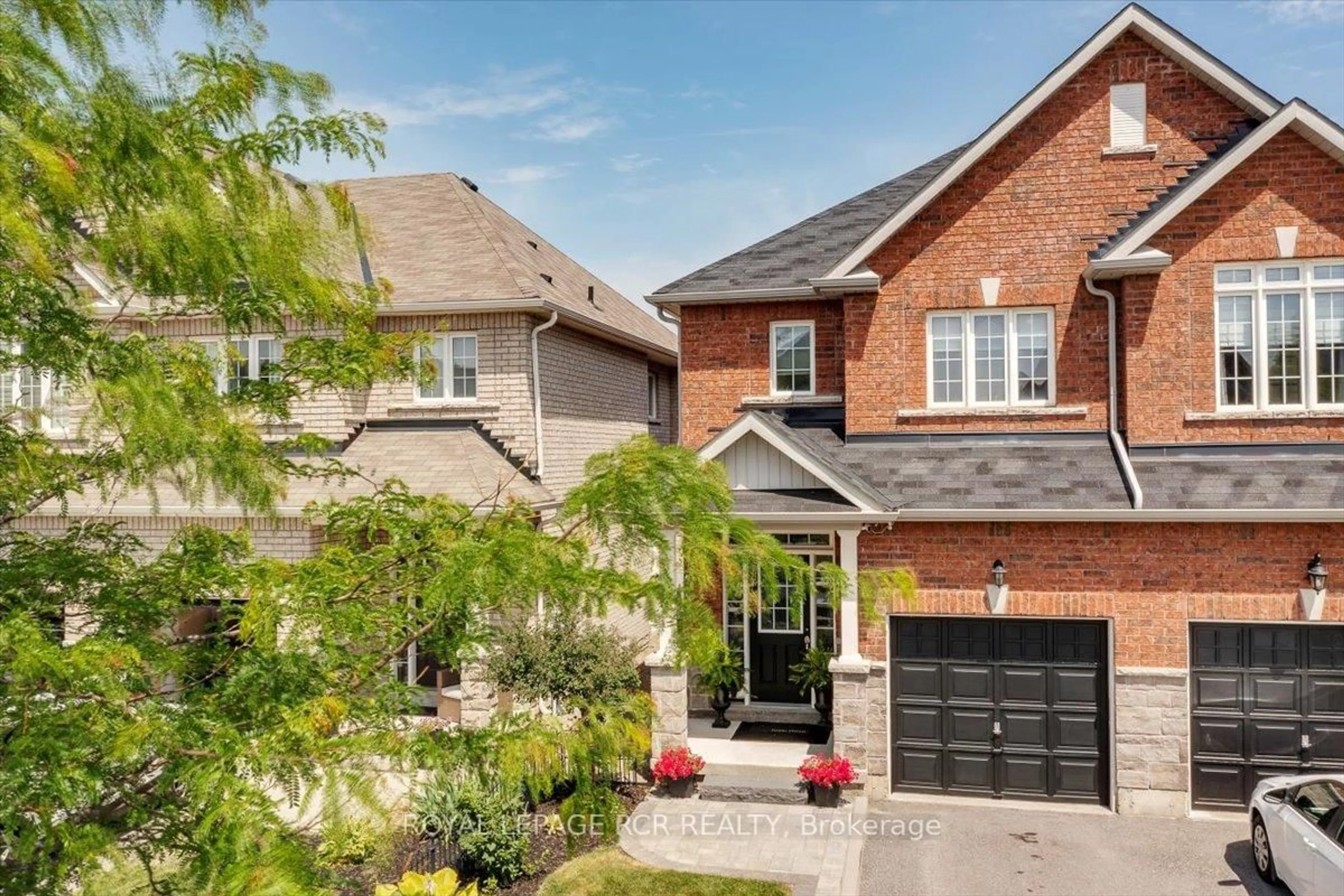 Home with brick exterior material, street for 84 Donald Stewart Cres, East Gwillimbury Ontario L0G 1M0