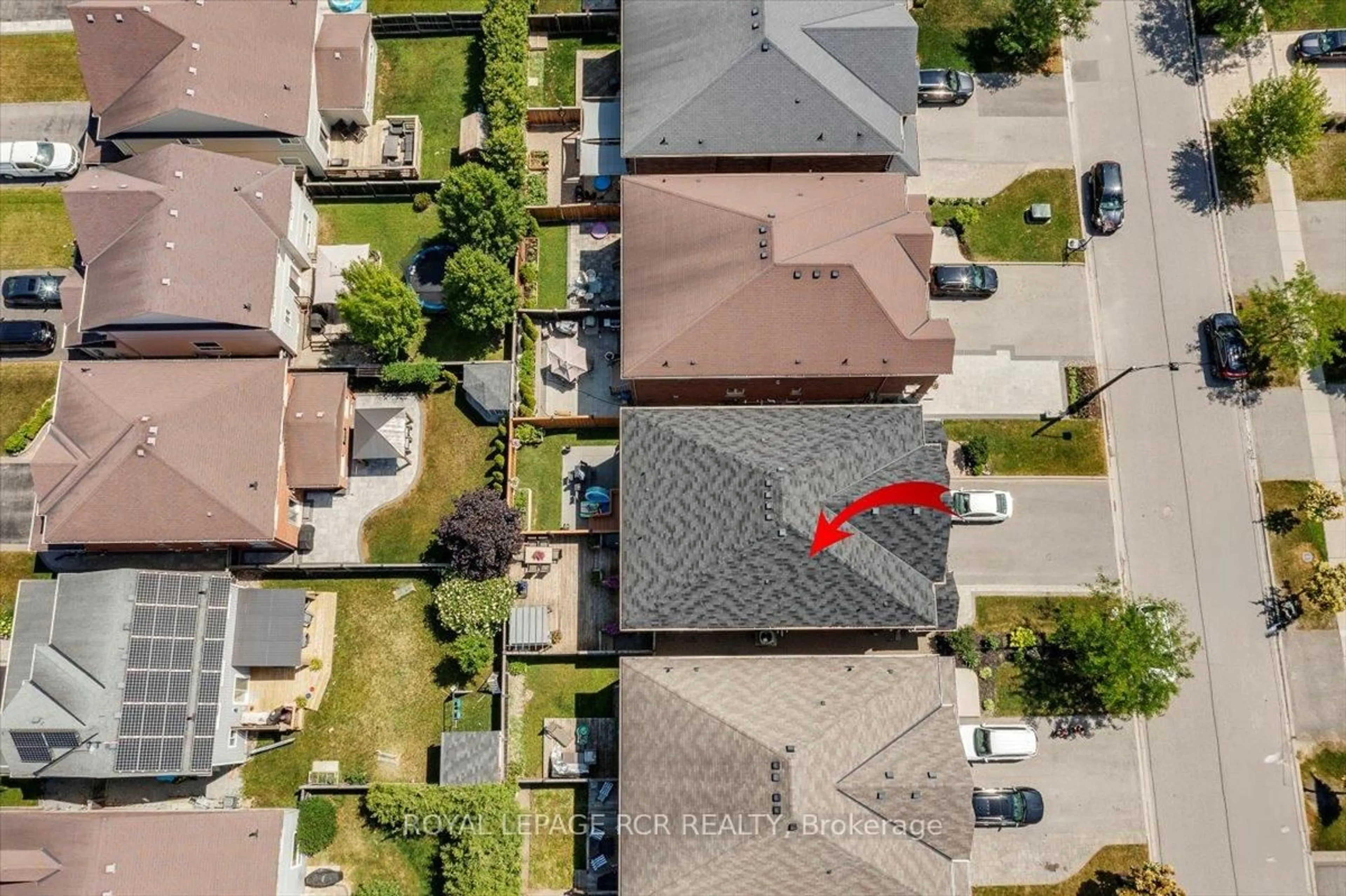 A pic from outside/outdoor area/front of a property/back of a property/a pic from drone, street for 84 Donald Stewart Cres, East Gwillimbury Ontario L0G 1M0
