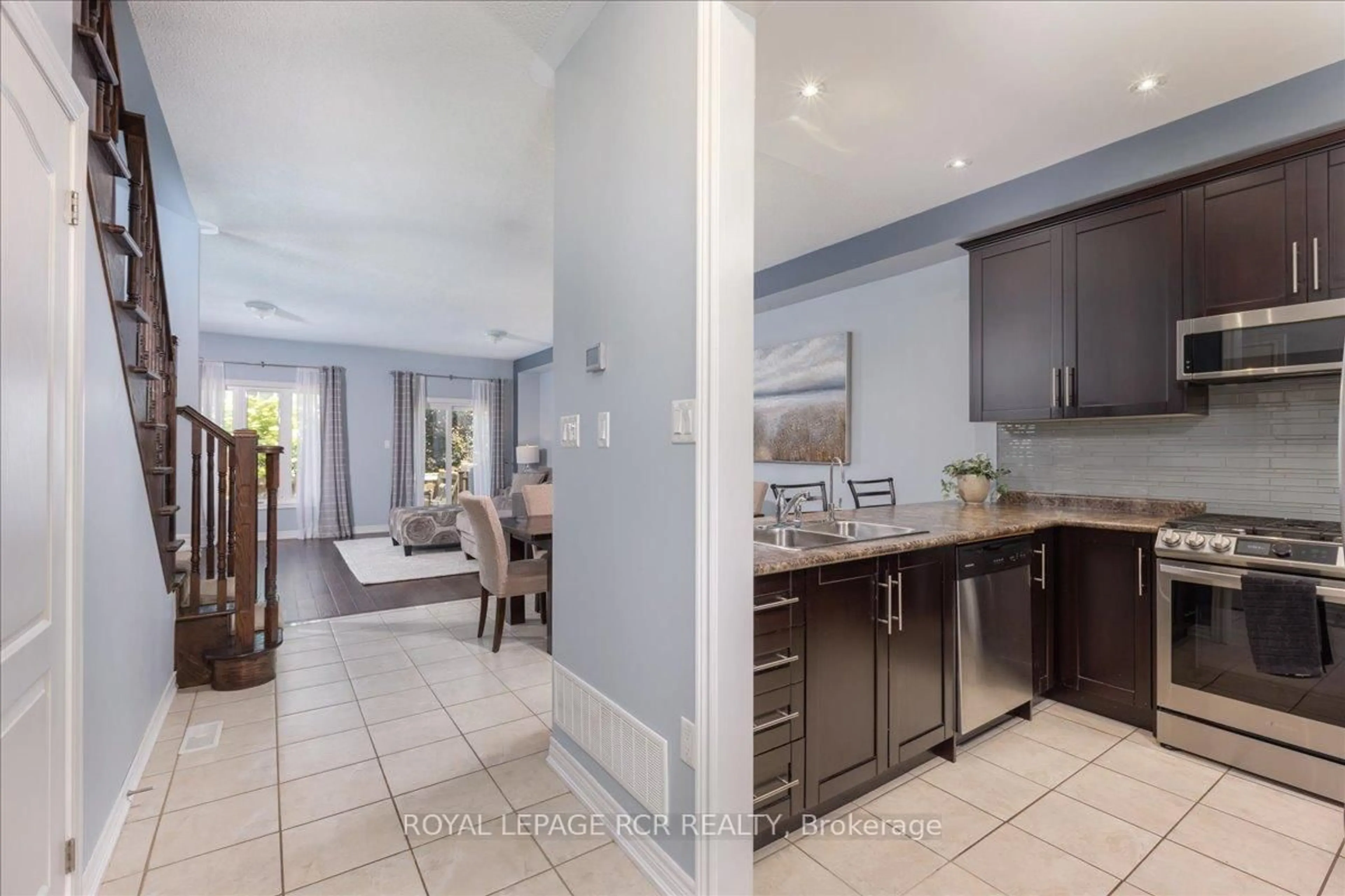 Open concept kitchen, ceramic/tile floor for 84 Donald Stewart Cres, East Gwillimbury Ontario L0G 1M0