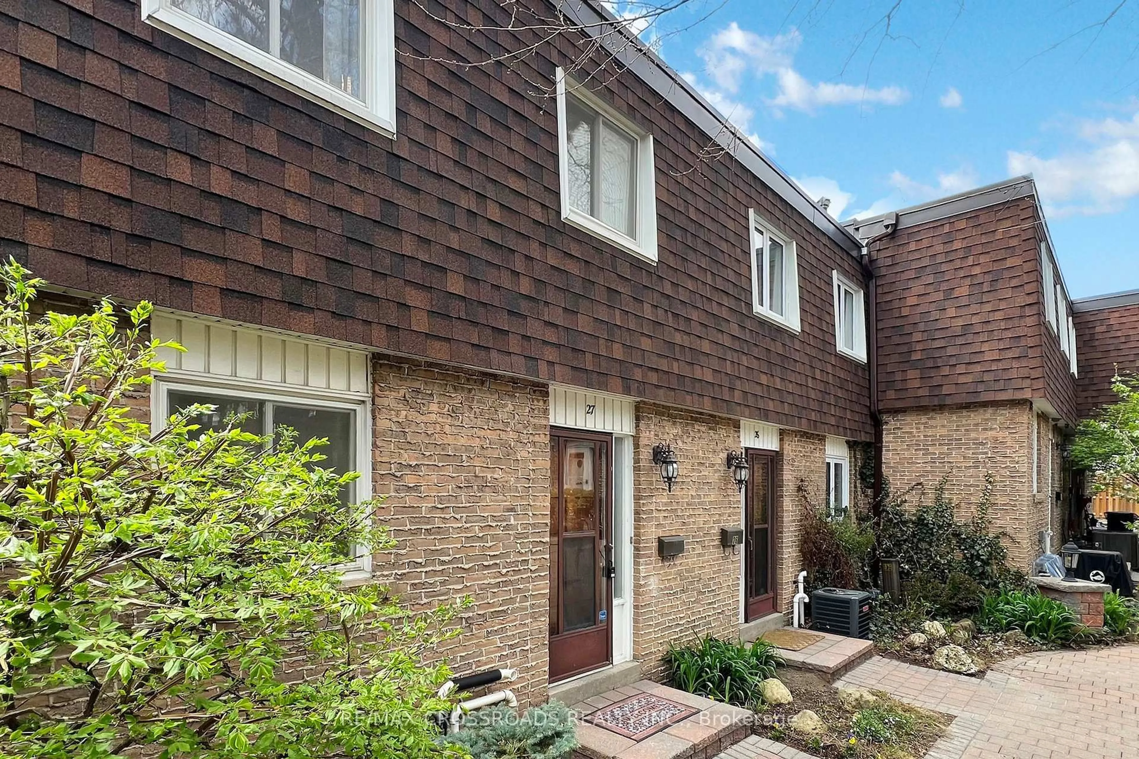 Home with brick exterior material, street for 27 The Carriage Way #27, Markham Ontario L3T 4X1