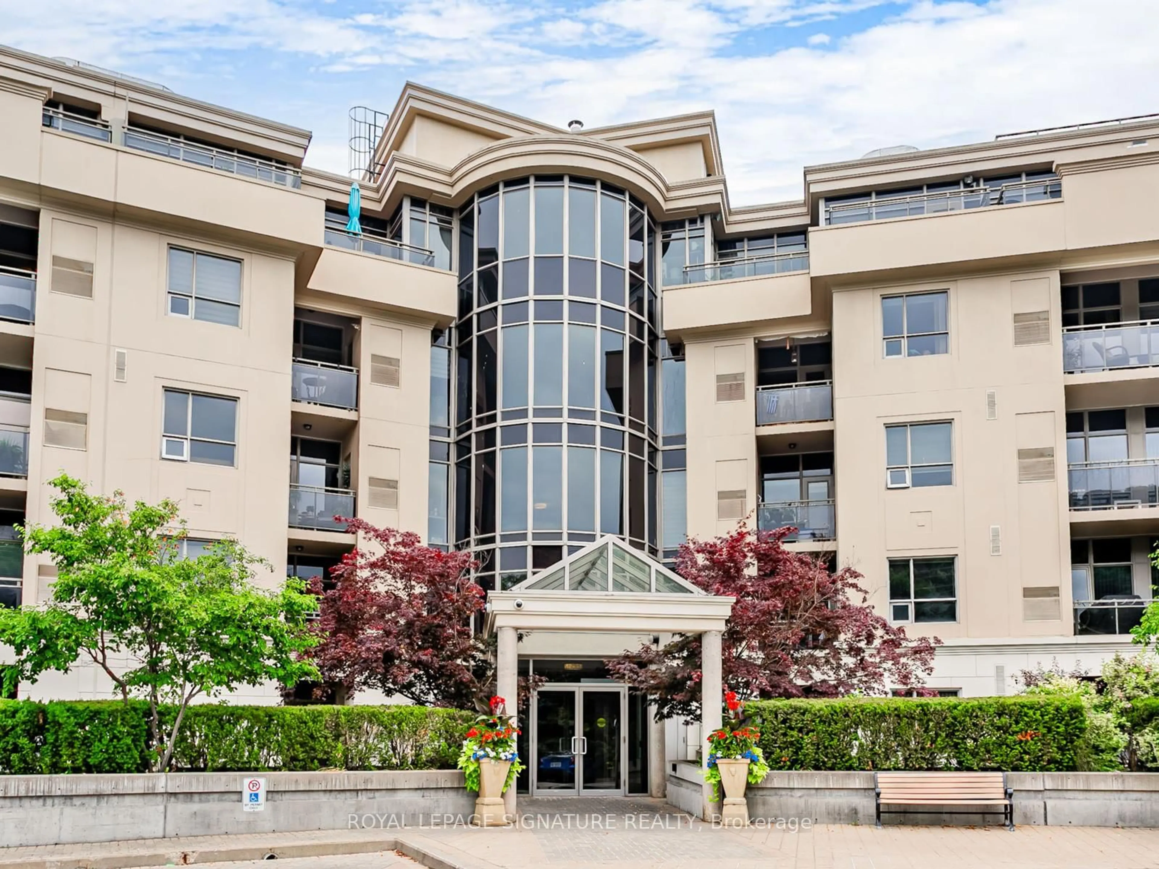 Indoor foyer for 8201 Islington Ave #326, Vaughan Ontario L4L 9S6
