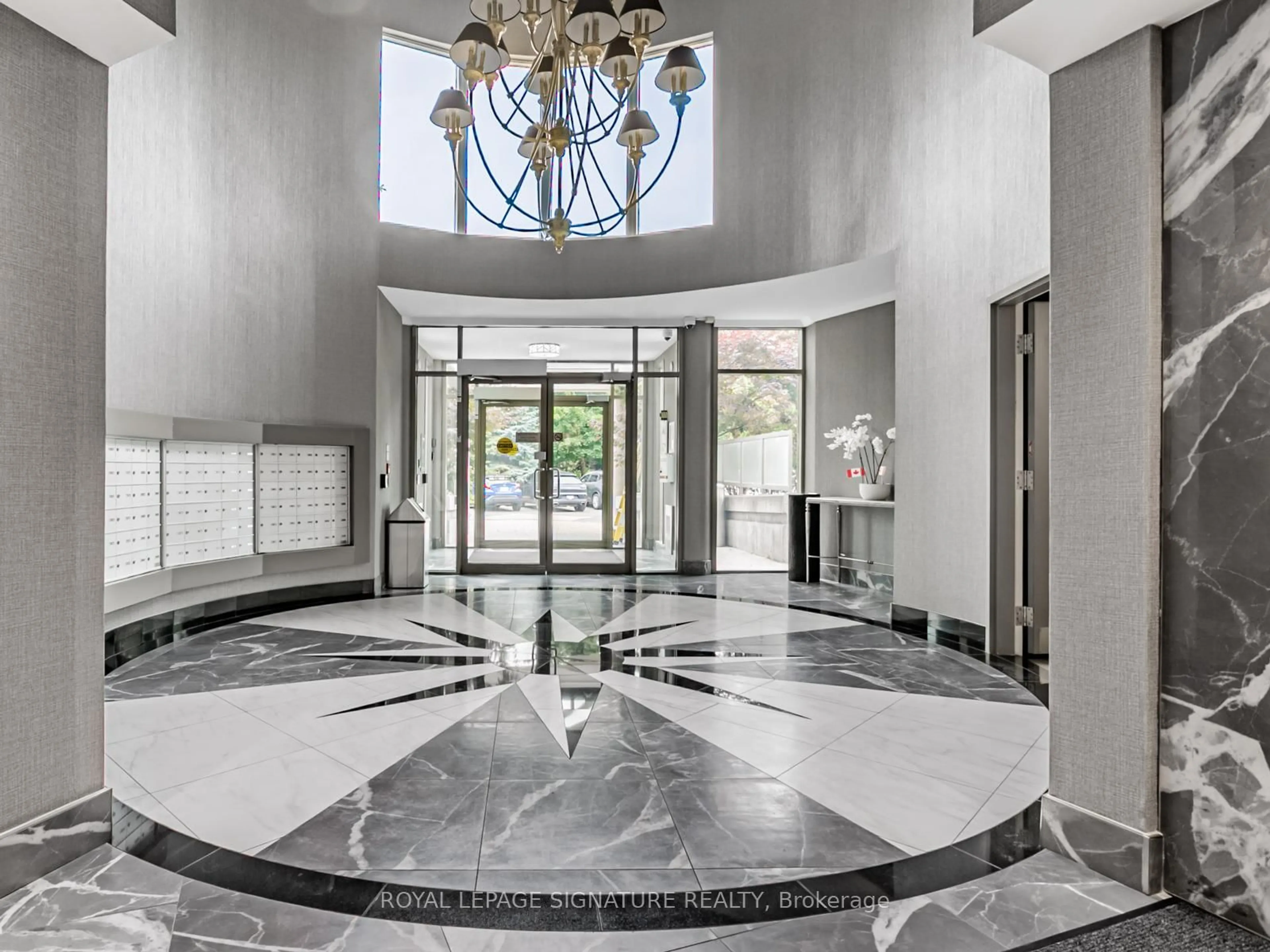 Indoor foyer for 8201 Islington Ave #326, Vaughan Ontario L4L 9S6