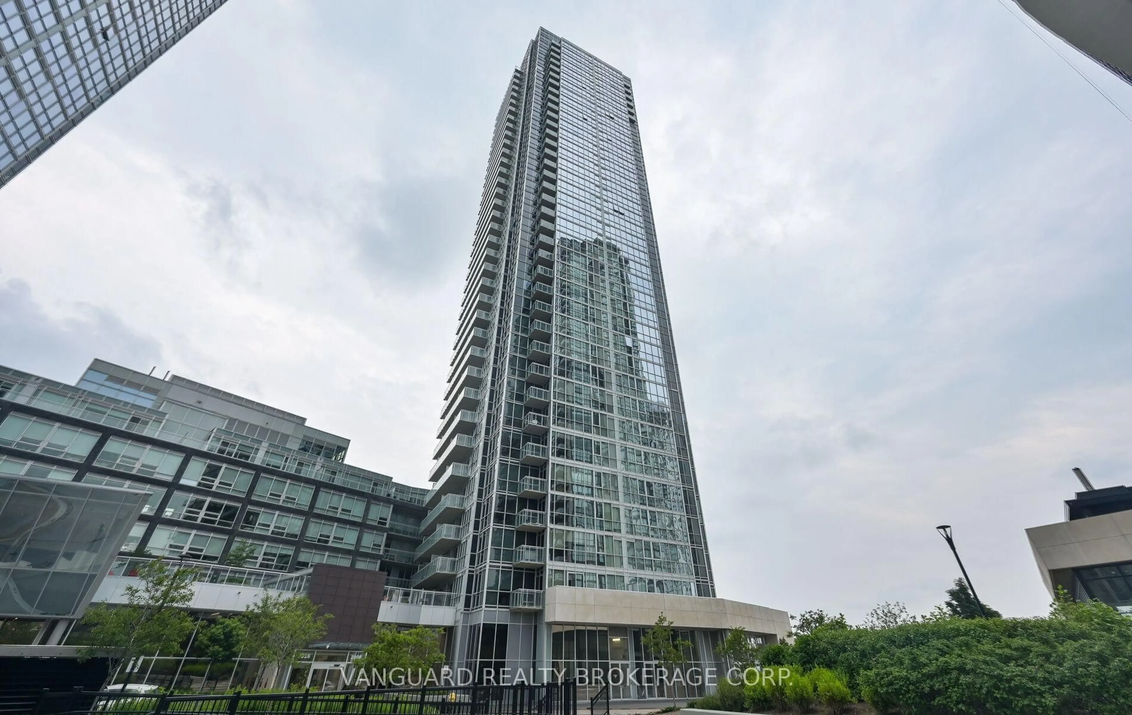 Indoor foyer for 2908 Highway 7 Rd #2207, Vaughan Ontario L4K 0K5