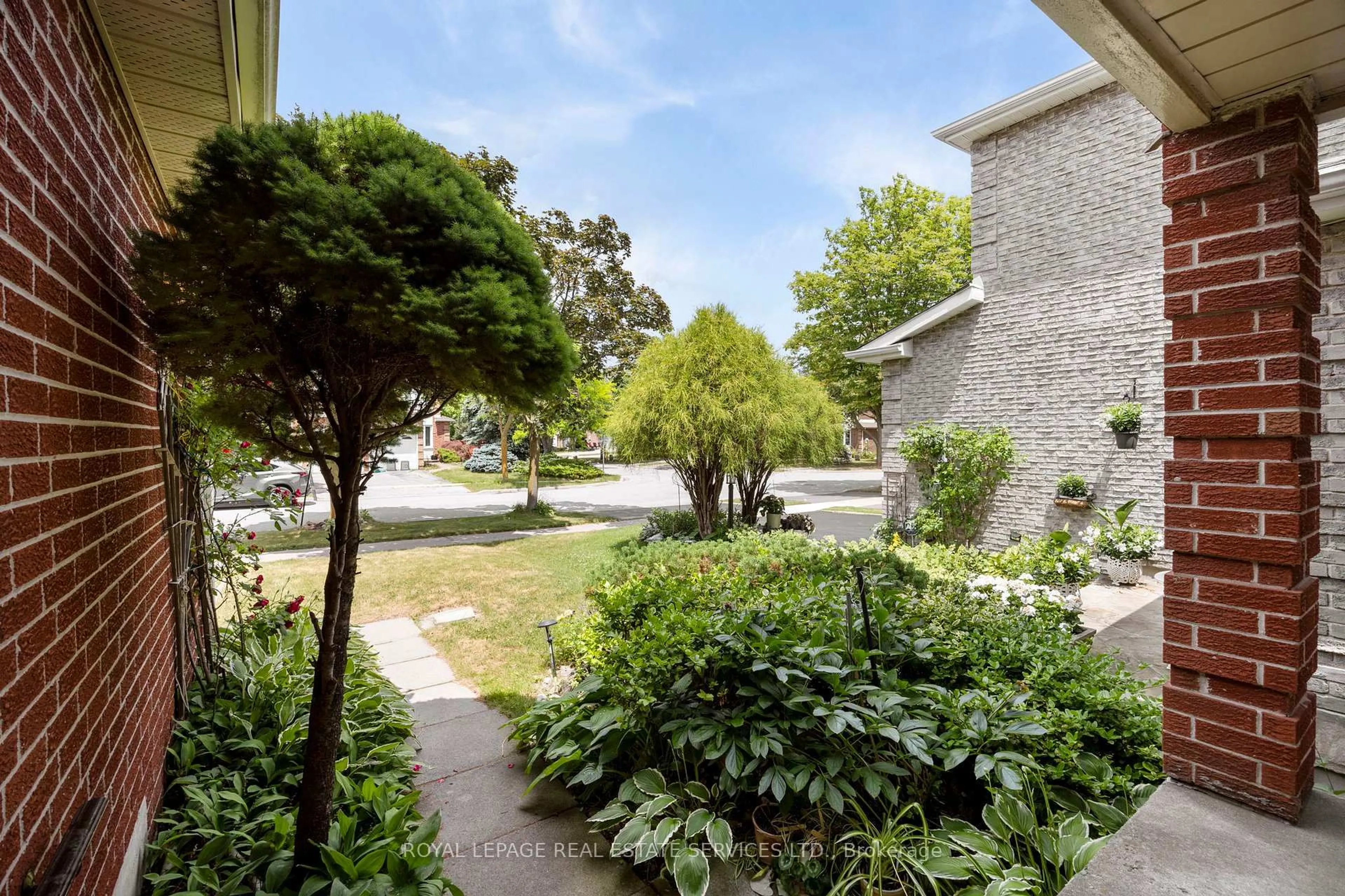 Patio, street for 119 Heatherton Way, Vaughan Ontario L4J 3E7
