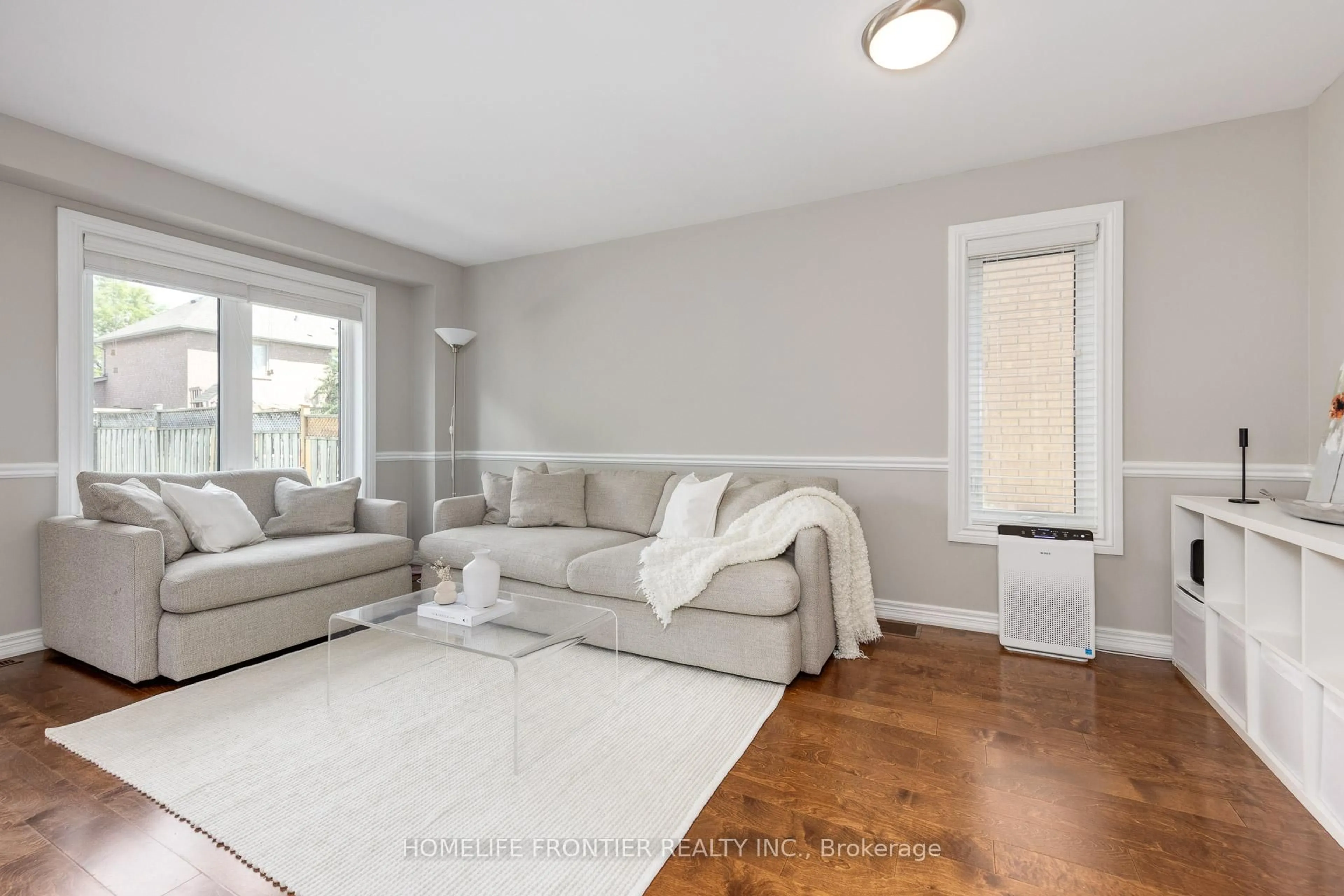 Living room with furniture, unknown for 60 Carron Ave, Vaughan Ontario L6A 1Y6