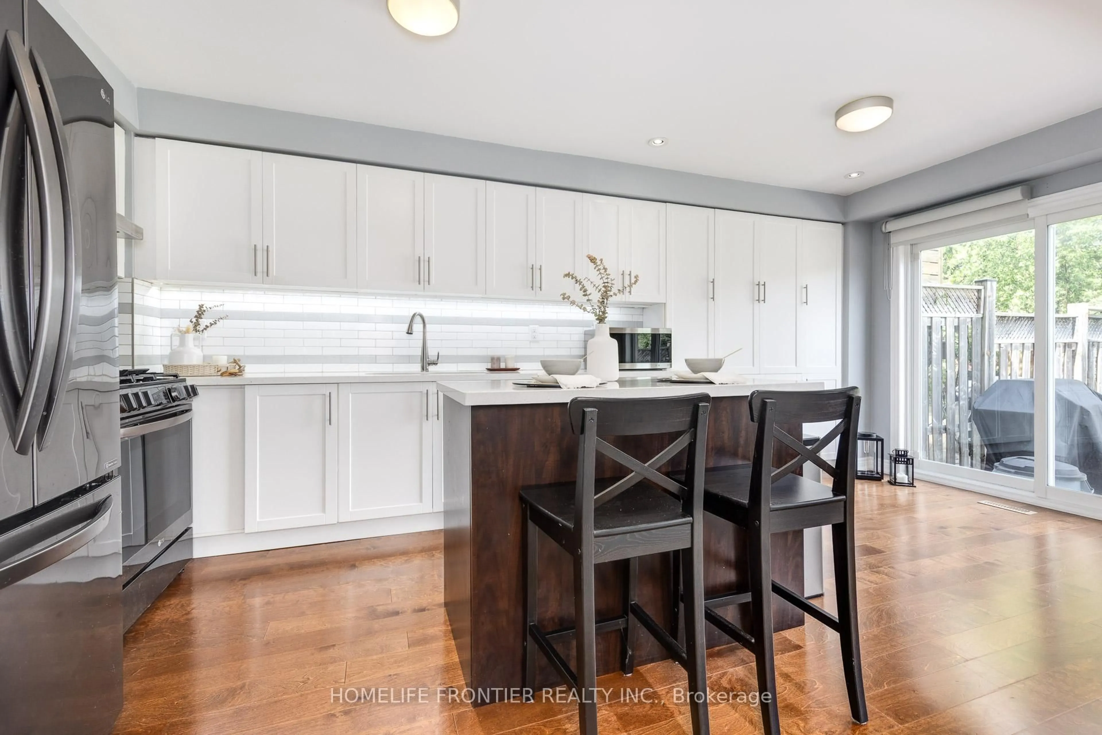 Open concept kitchen, wood/laminate floor for 60 Carron Ave, Vaughan Ontario L6A 1Y6