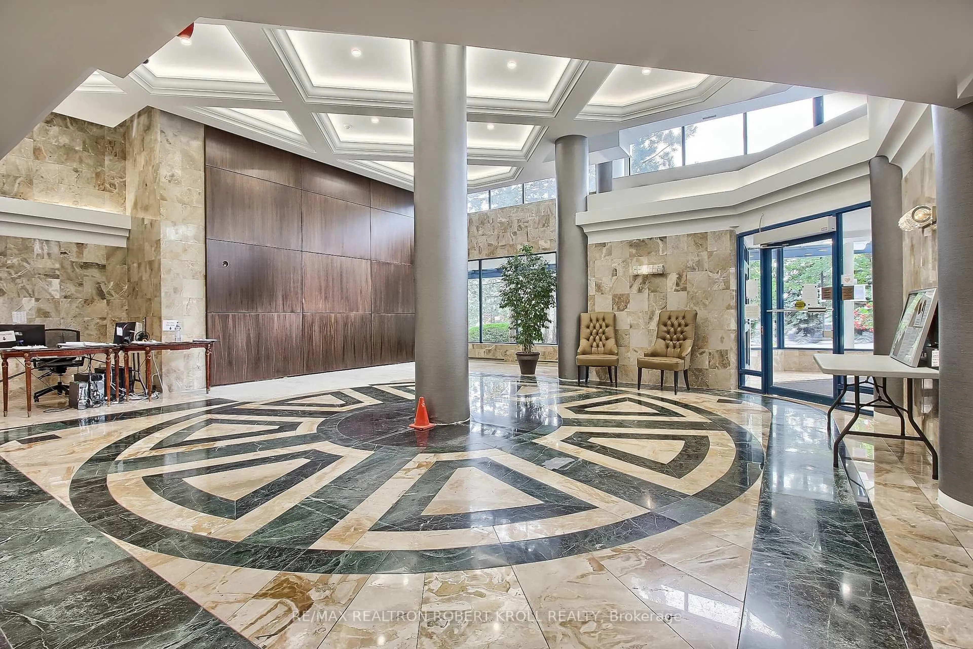 Lobby for 7300 Yonge St #210, Vaughan Ontario L4J 7Y5