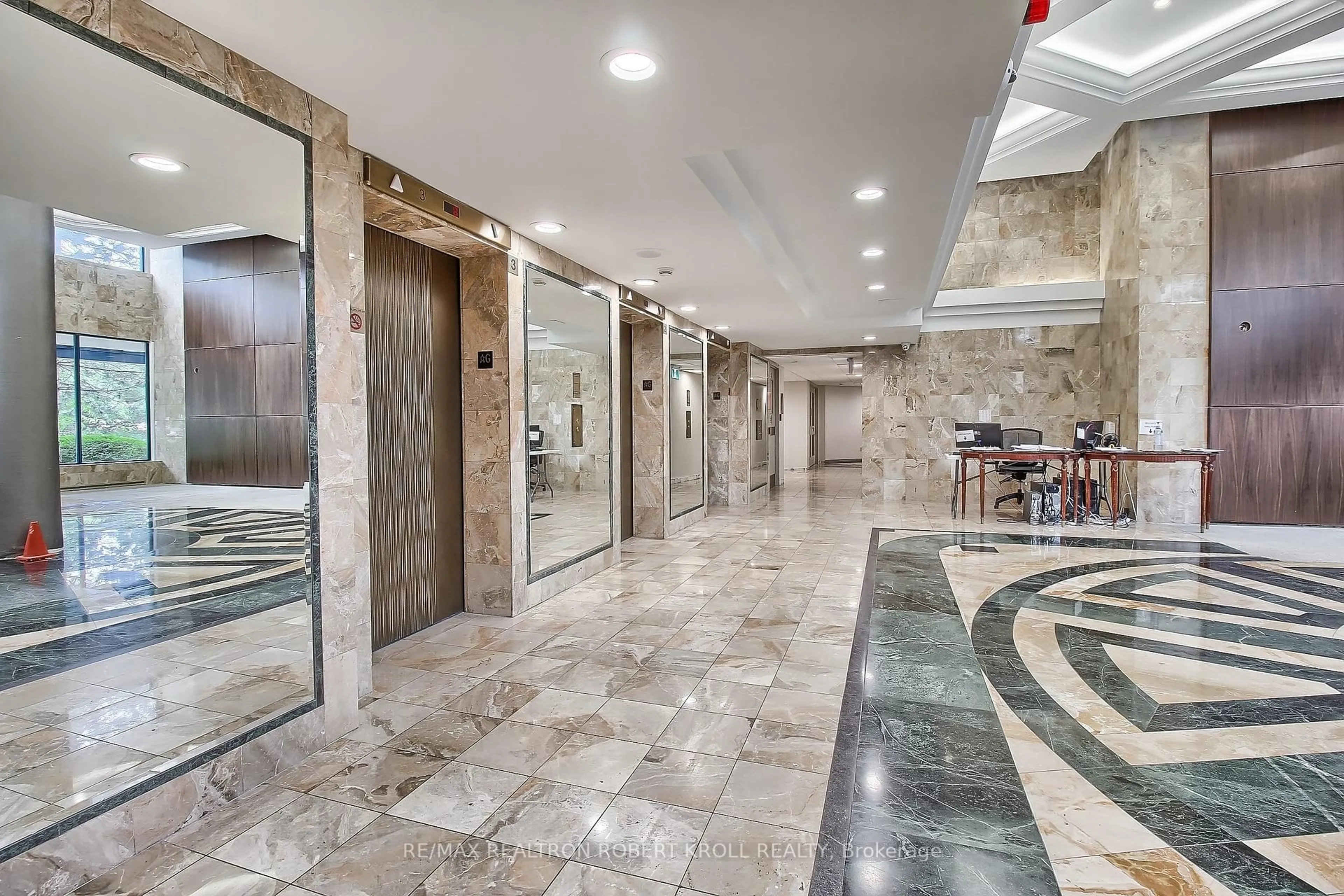 Lobby for 7300 Yonge St #210, Vaughan Ontario L4J 7Y5