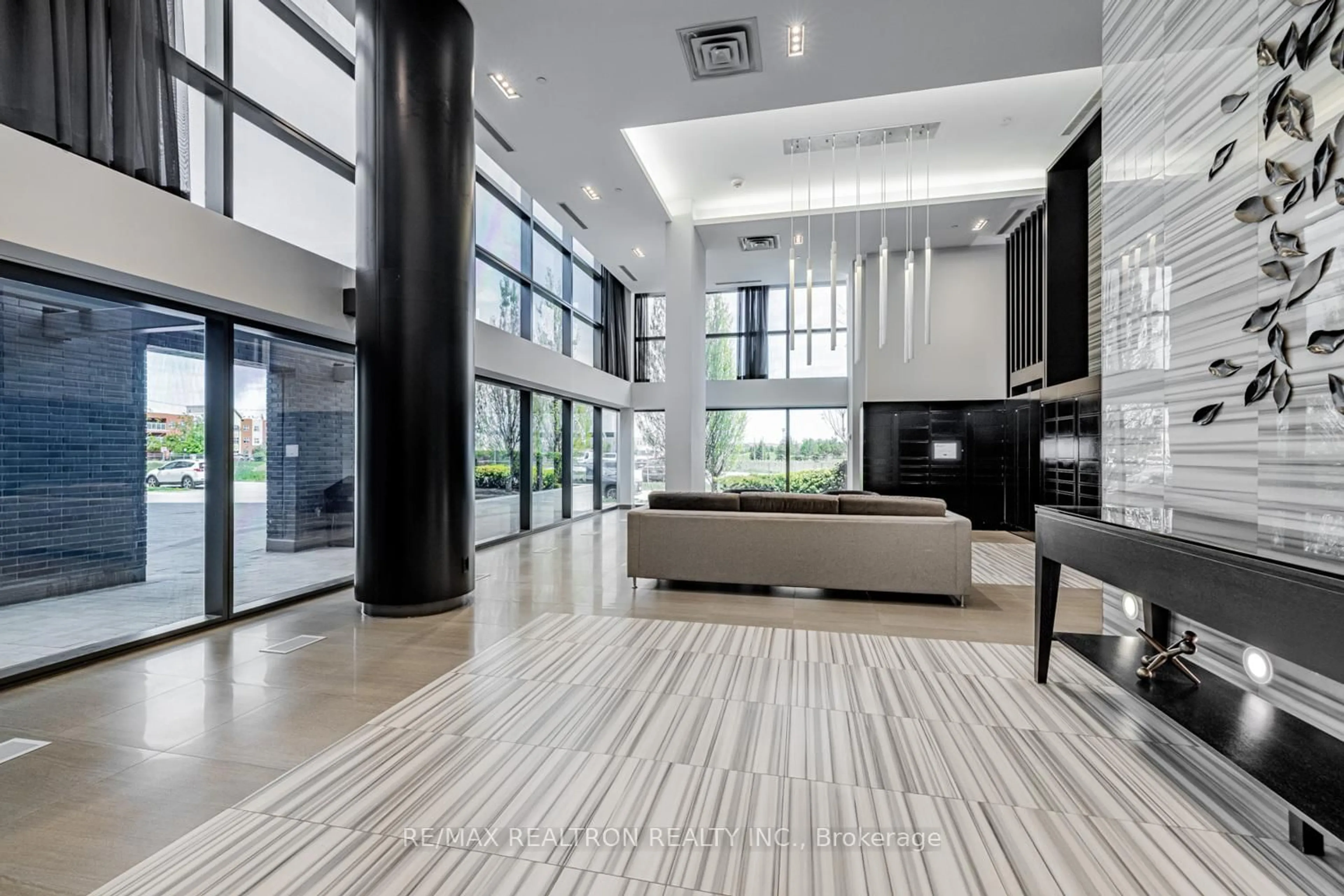 Lobby for 55 Oneida Cres #1609, Richmond Hill Ontario L4B 0E8