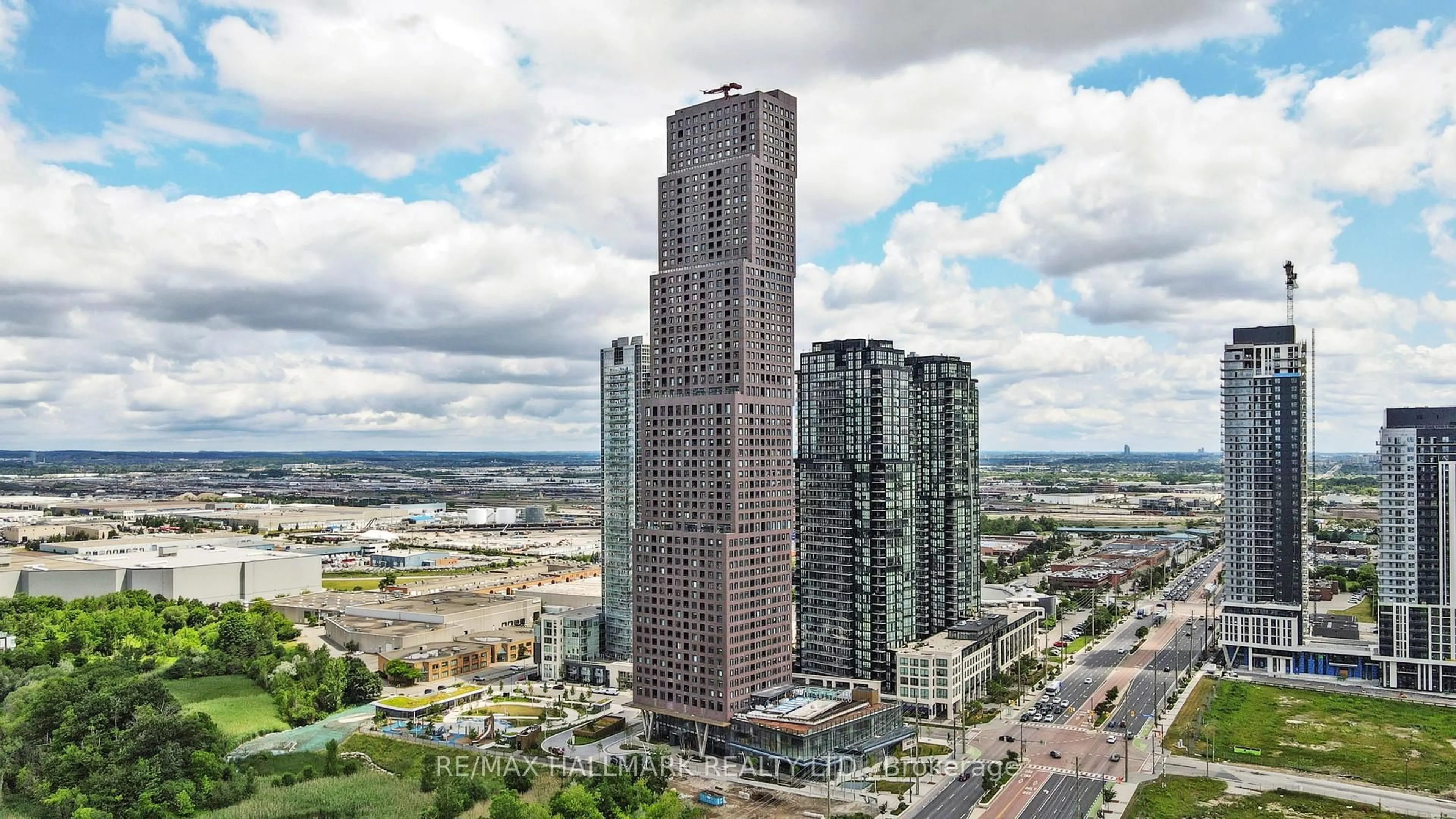 A pic from outside/outdoor area/front of a property/back of a property/a pic from drone, city buildings view from balcony for 2920 highway 7 Rd #1302, Vaughan Ontario L4K 0P4