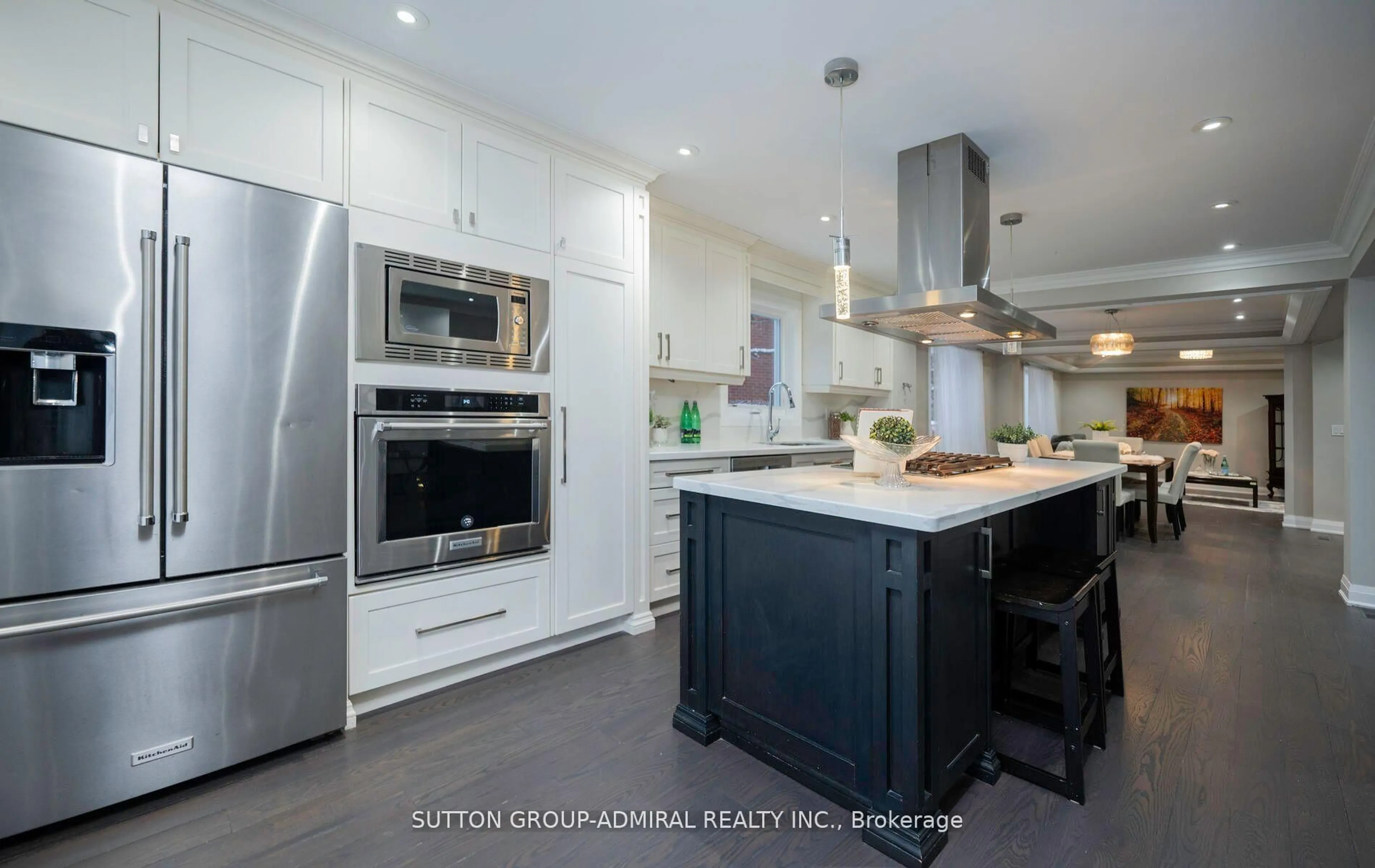 Contemporary kitchen, unknown for 29 Roxborough Lane, Vaughan Ontario L4J 4T1