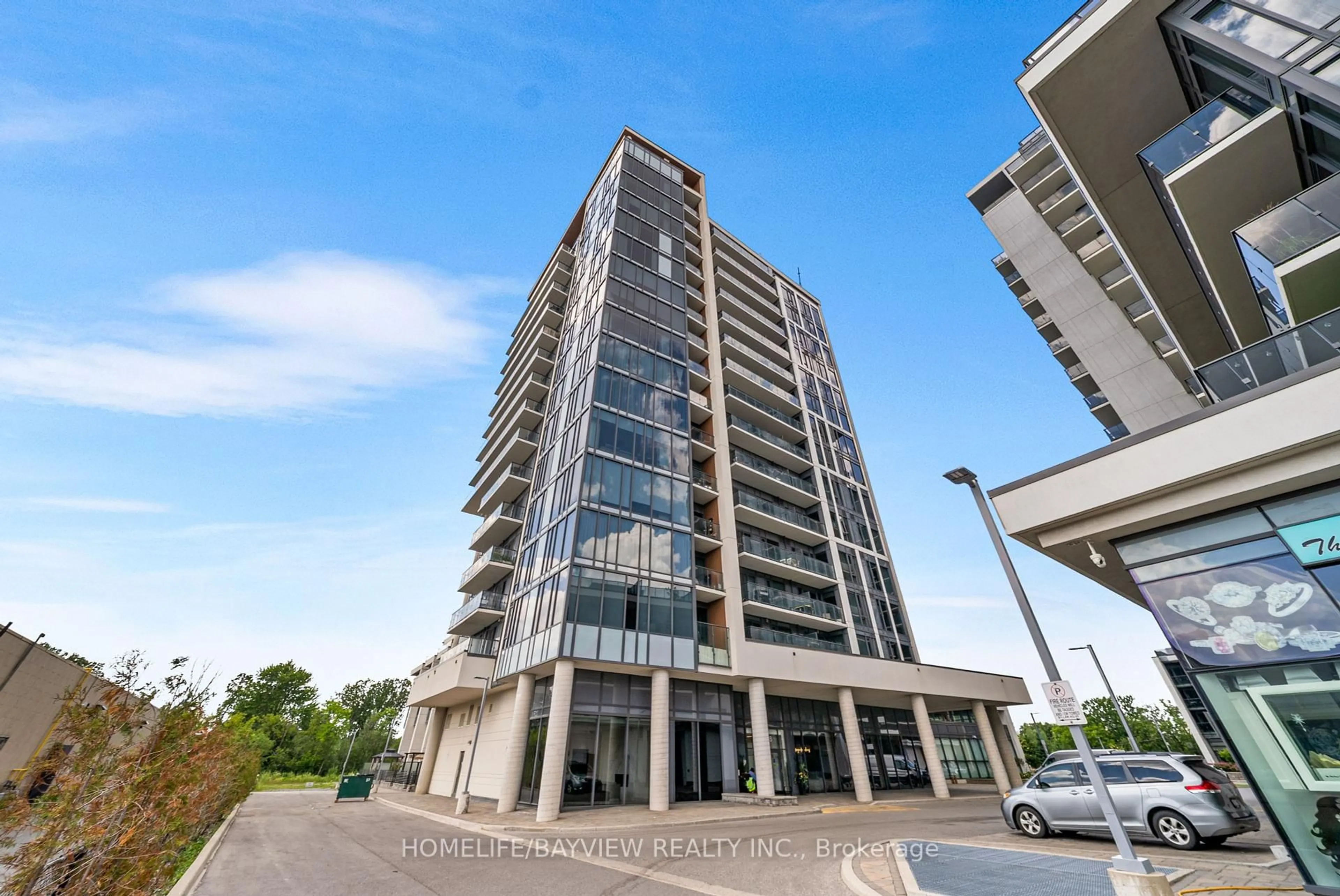 Indoor foyer for 9618 Yonge St #509, Richmond Hill Ontario L4C 0X5