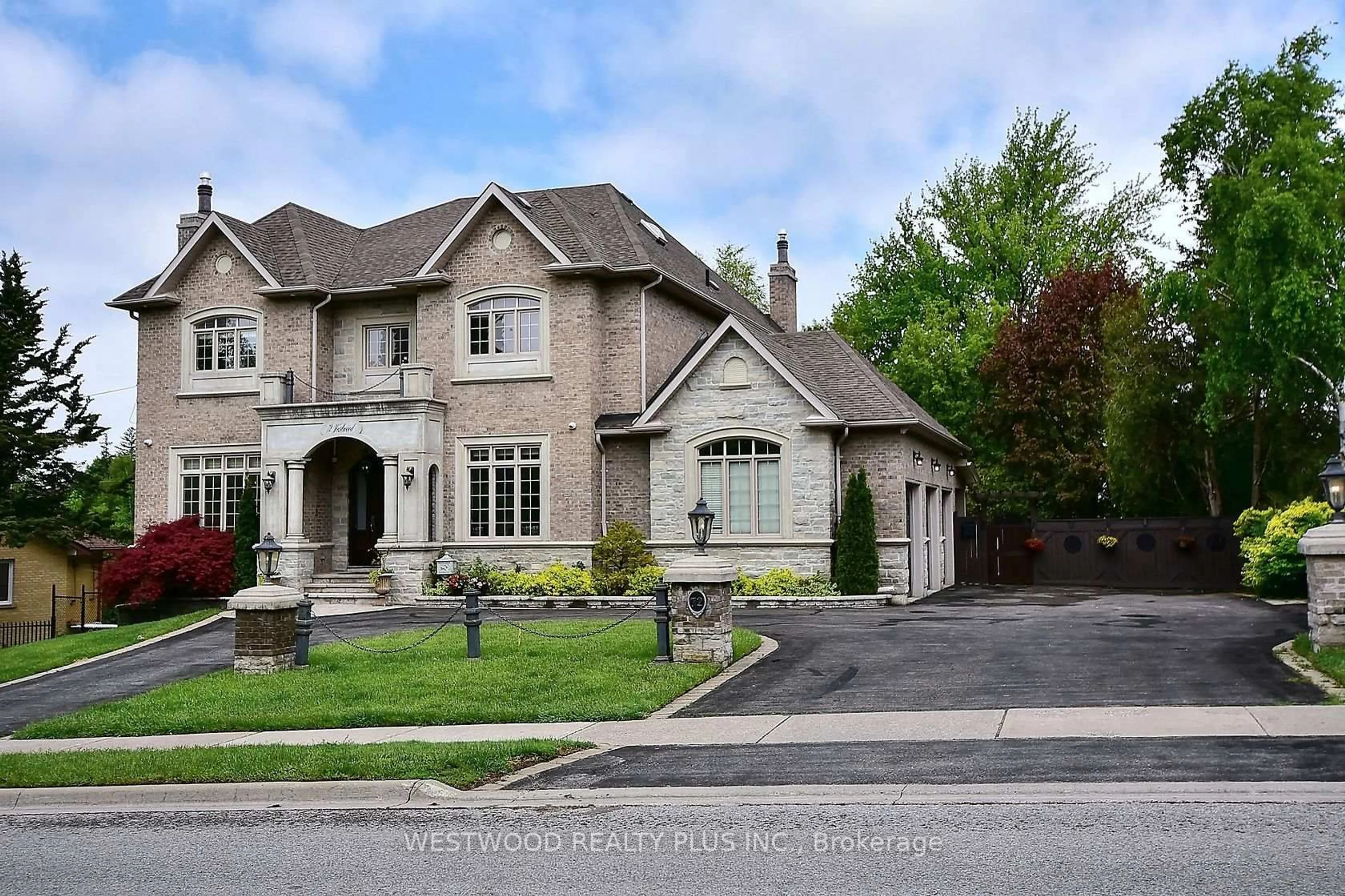 Home with brick exterior material, street for 72 Westwood Lane, Richmond Hill Ontario L4C 6Y1