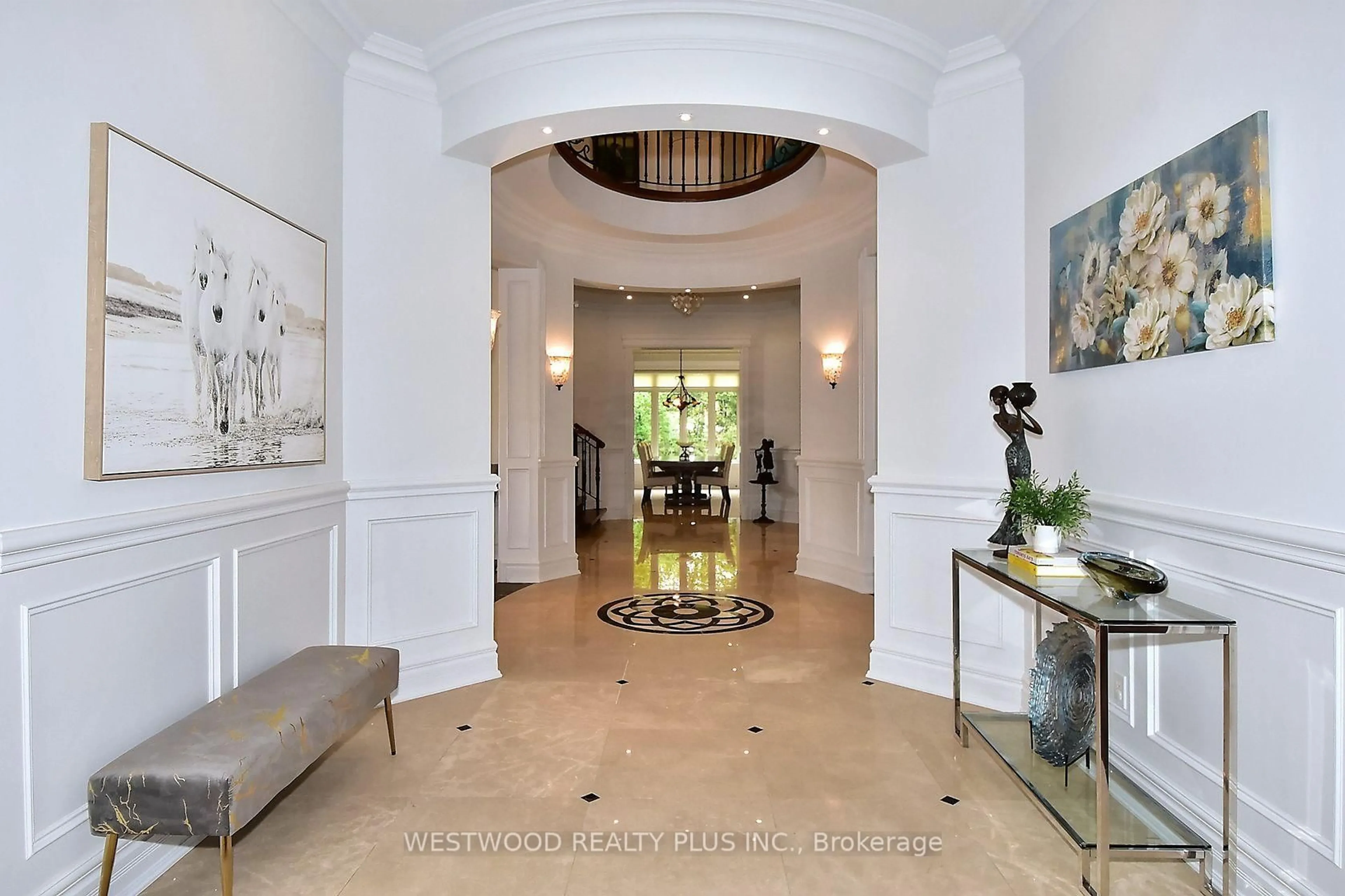 Indoor foyer for 72 Westwood Lane, Richmond Hill Ontario L4C 6Y1