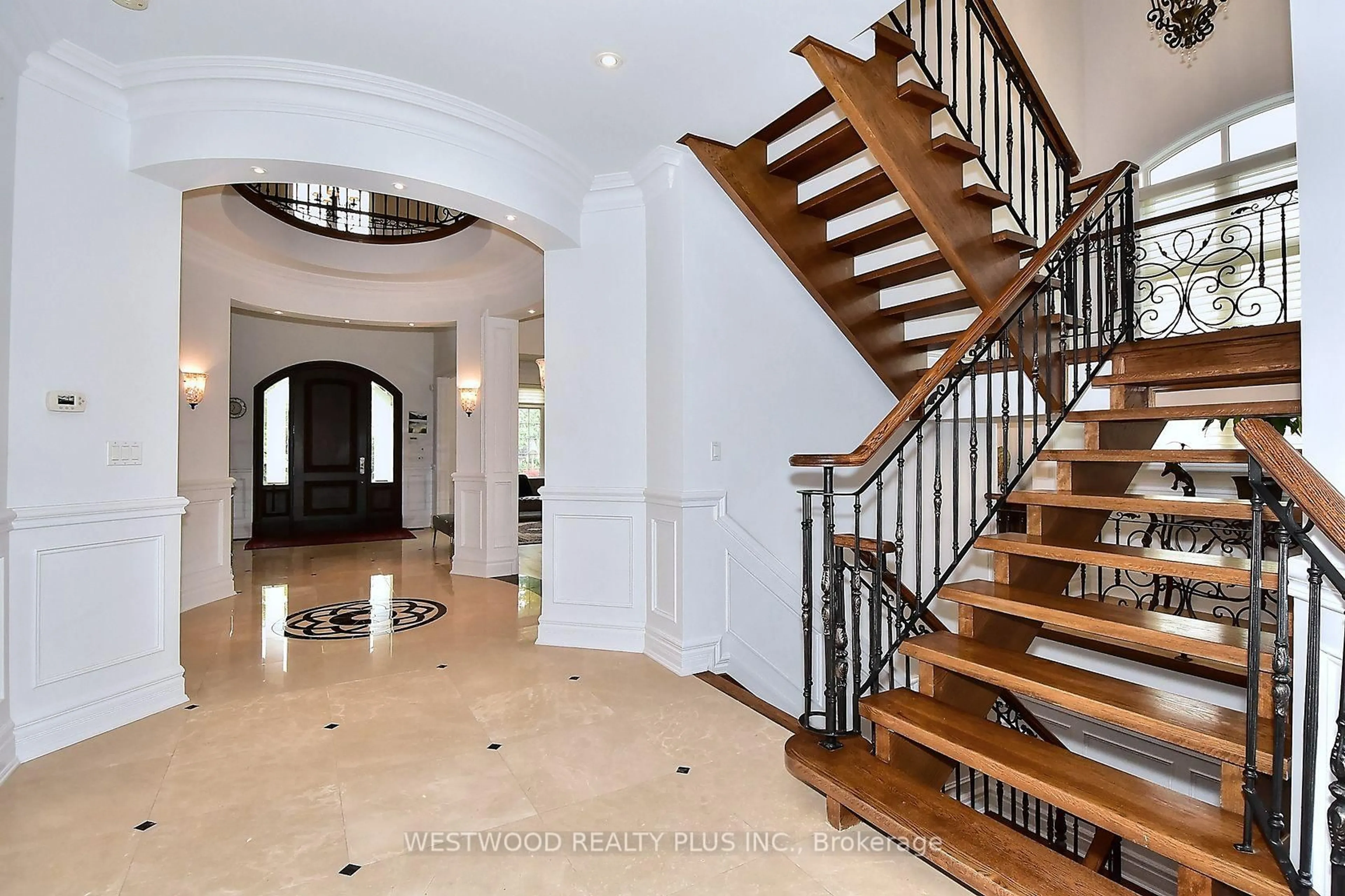 Indoor foyer for 72 Westwood Lane, Richmond Hill Ontario L4C 6Y1