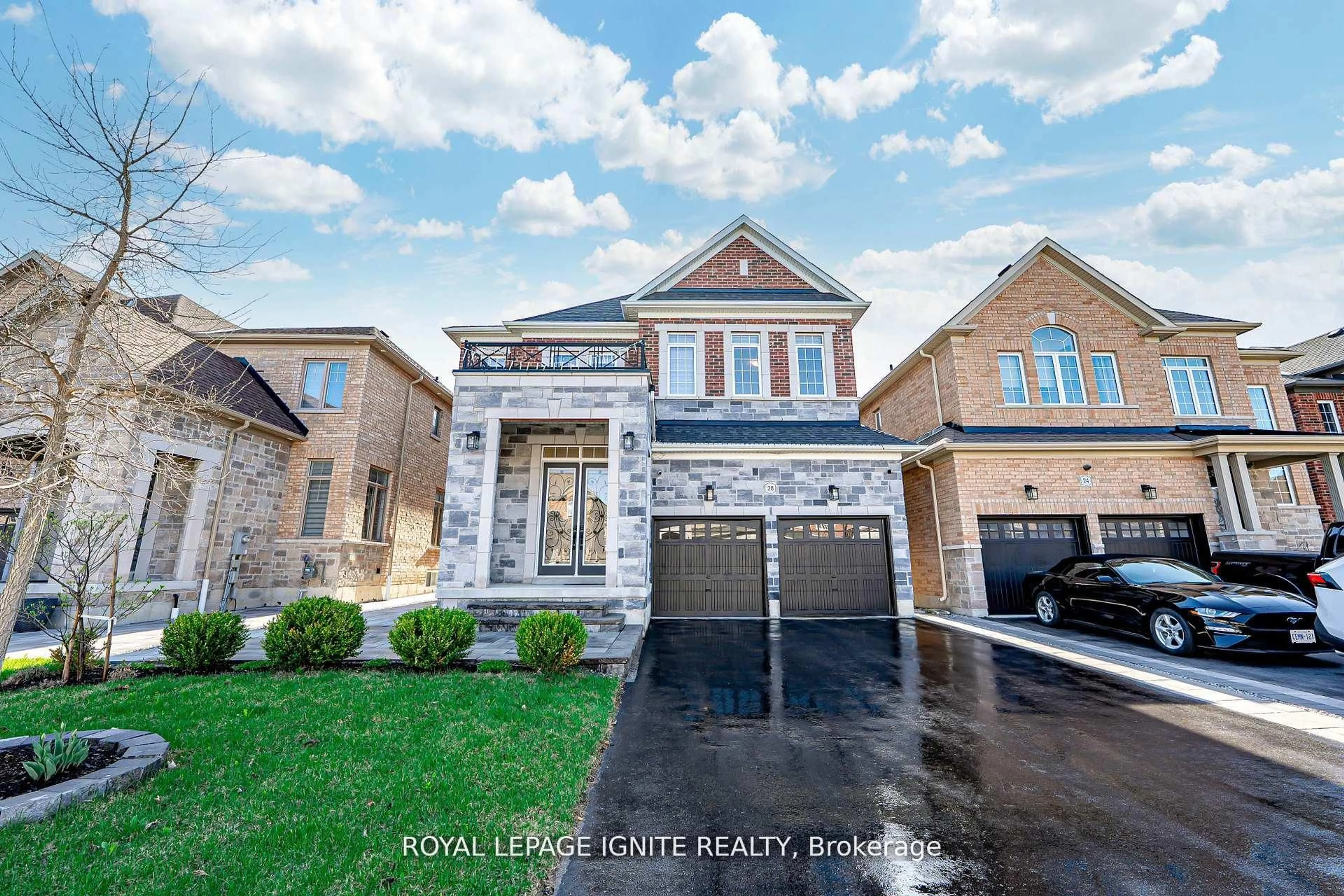 Home with brick exterior material, street for 28 Lewis Ave, Bradford West Gwillimbury Ontario L3Z 0W9