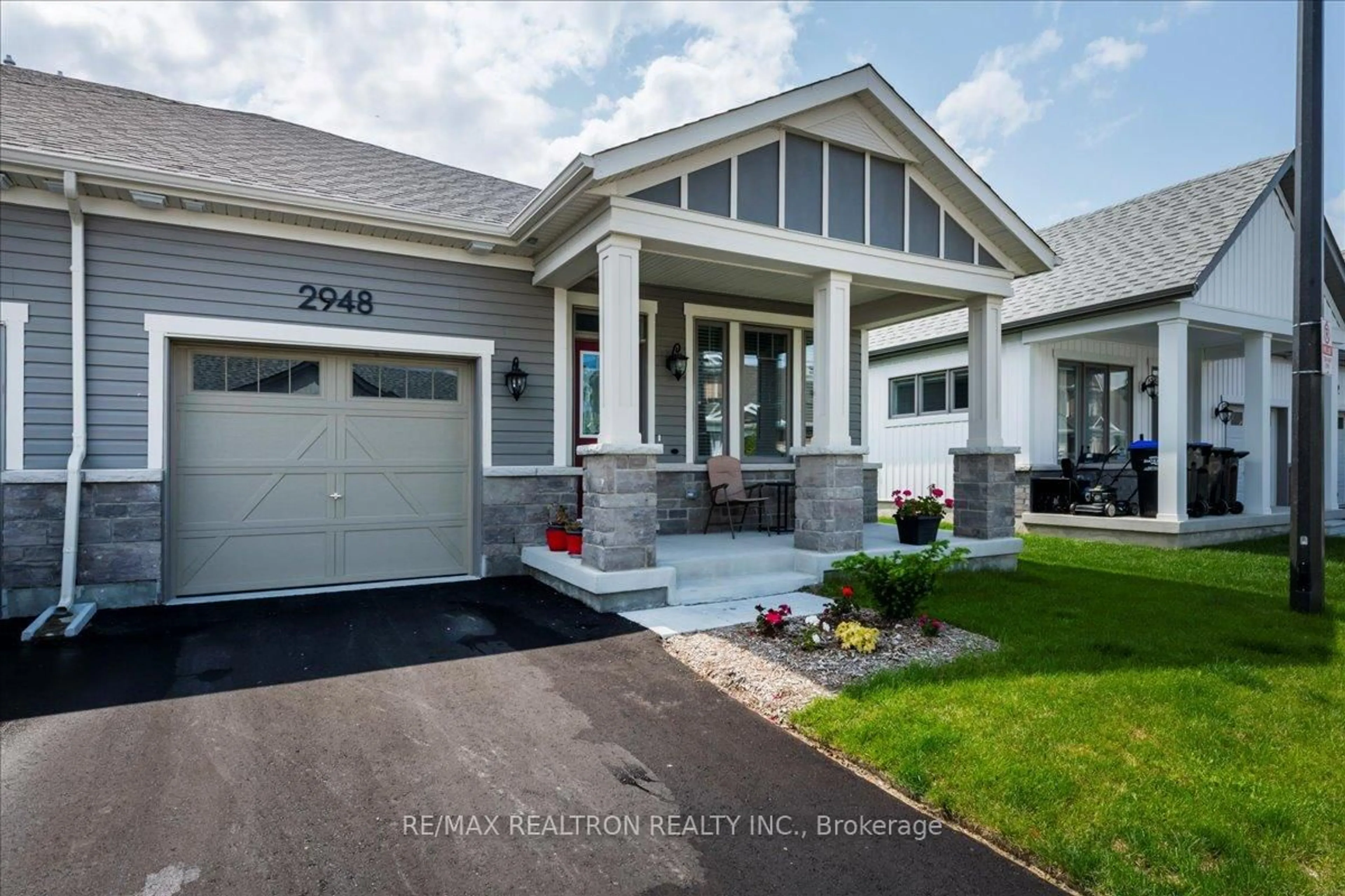 Home with vinyl exterior material, street for 2948 Murphy Pl, Innisfil Ontario L9S 0S1