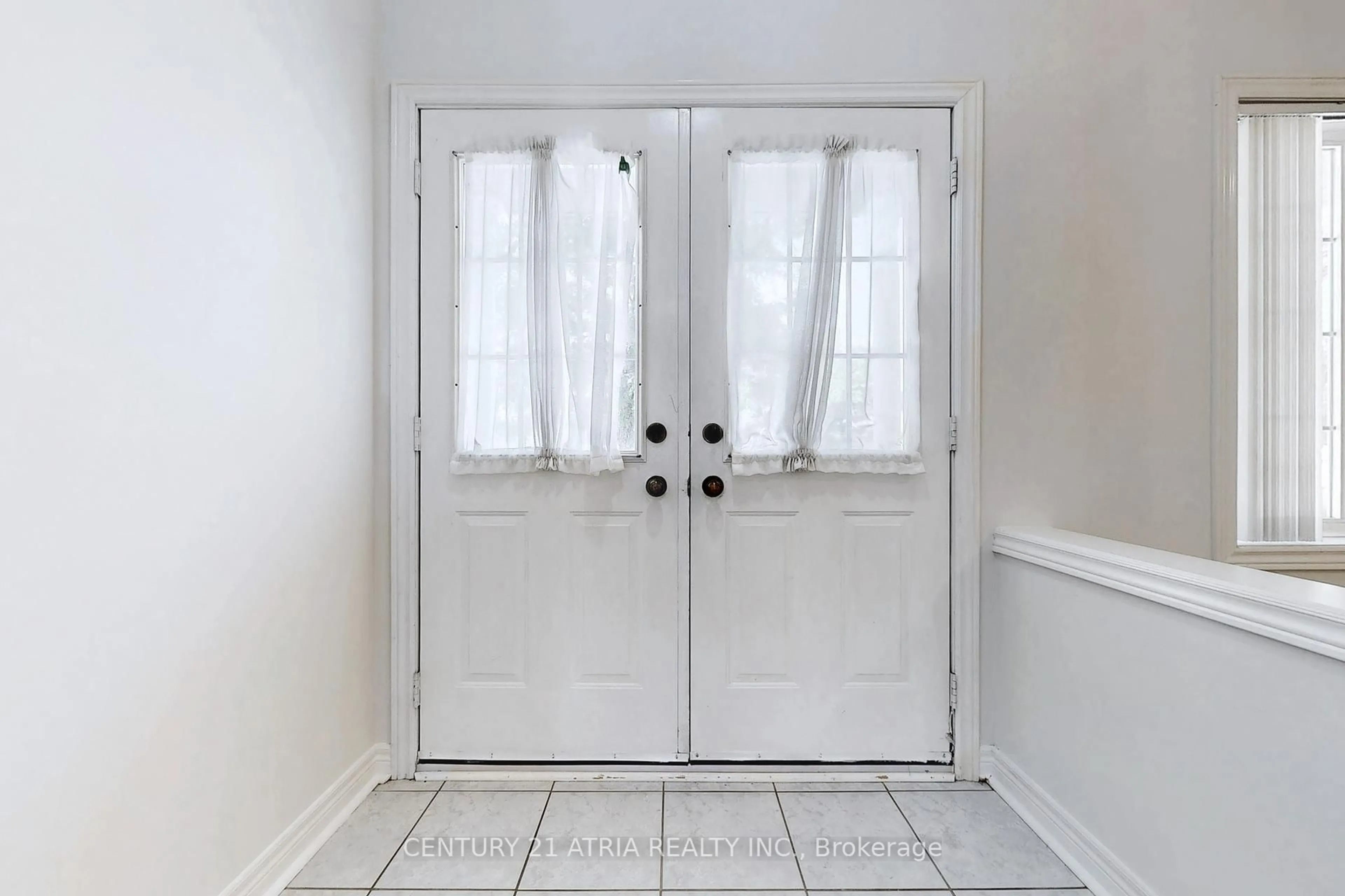 Indoor entryway for 25 Palisade Cres, Richmond Hill Ontario L4S 2H9