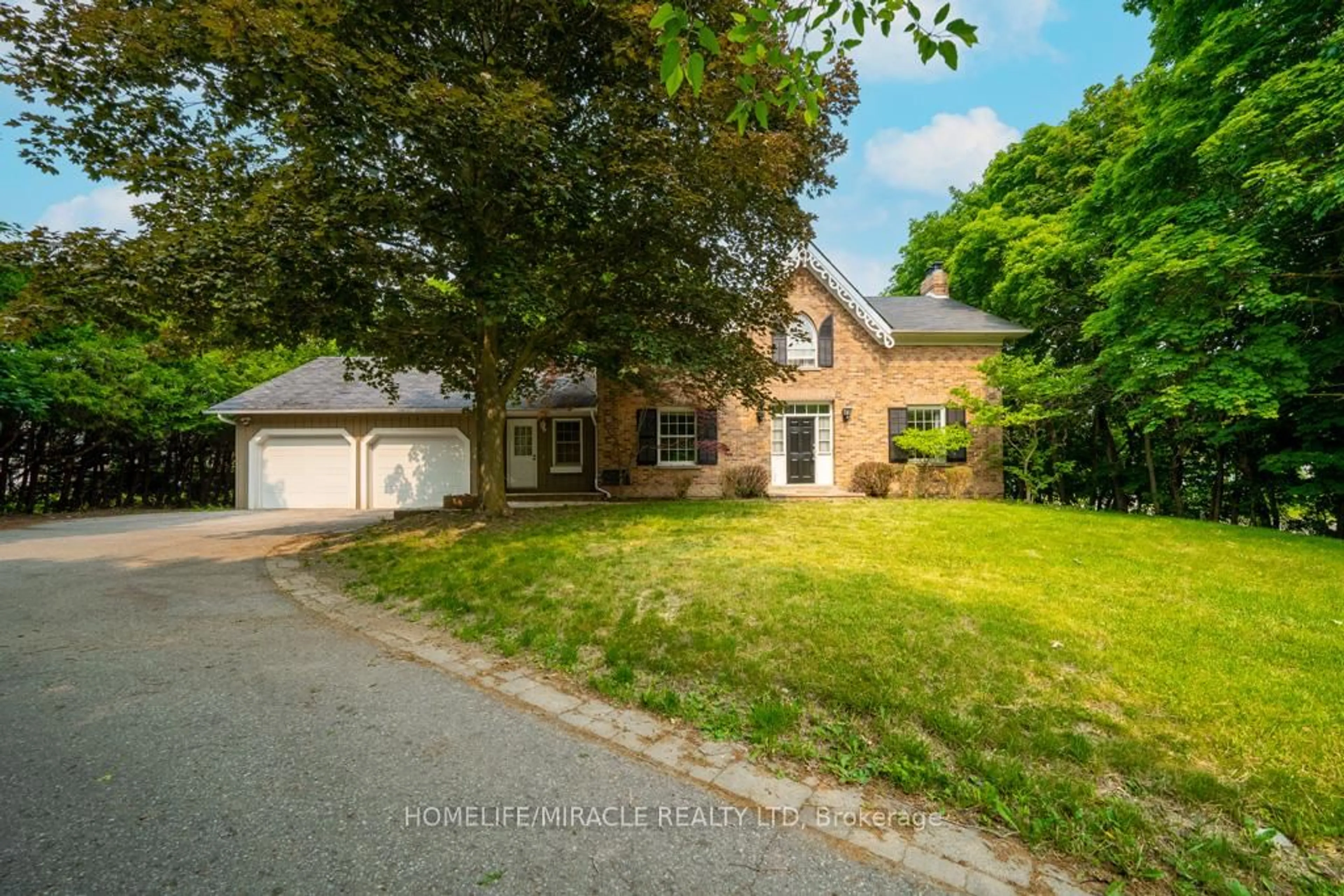 A pic from outside/outdoor area/front of a property/back of a property/a pic from drone, street for 10 Houghton Blvd, Markham Ontario L3P 2N6