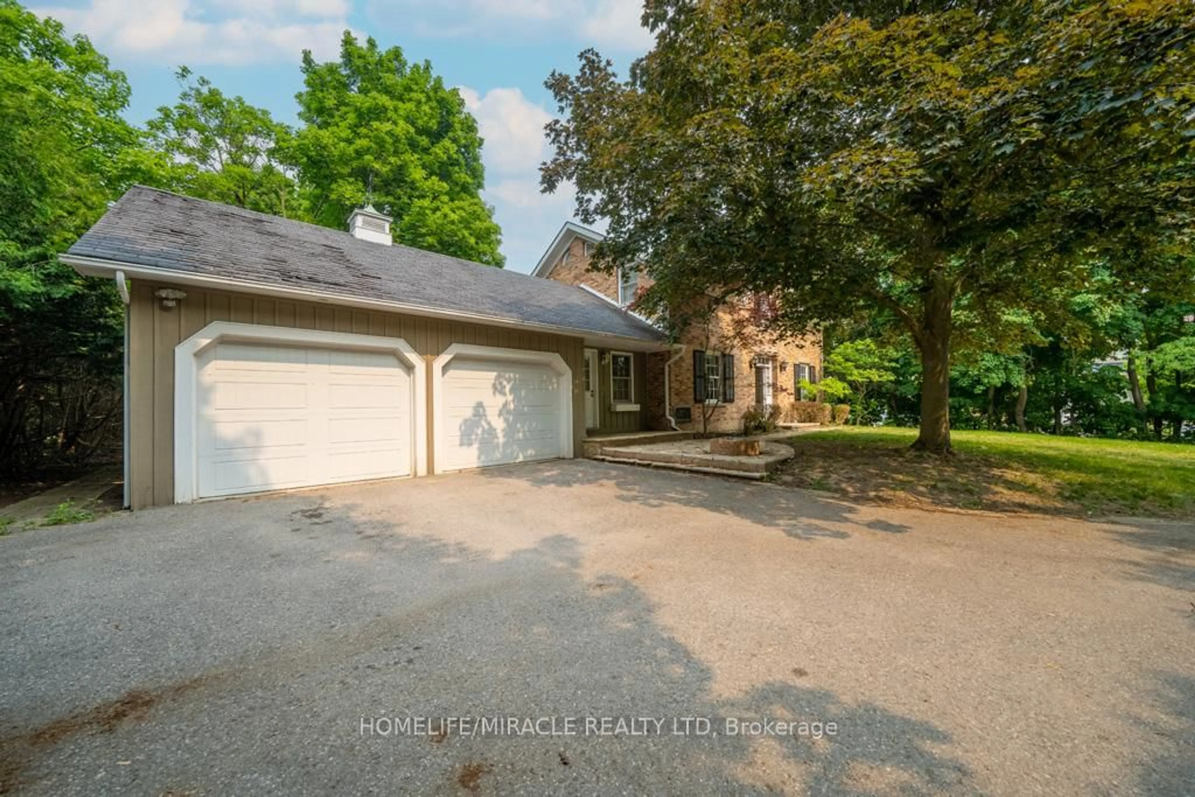A pic from outside/outdoor area/front of a property/back of a property/a pic from drone, street for 10 Houghton Blvd, Markham Ontario L3P 2N6