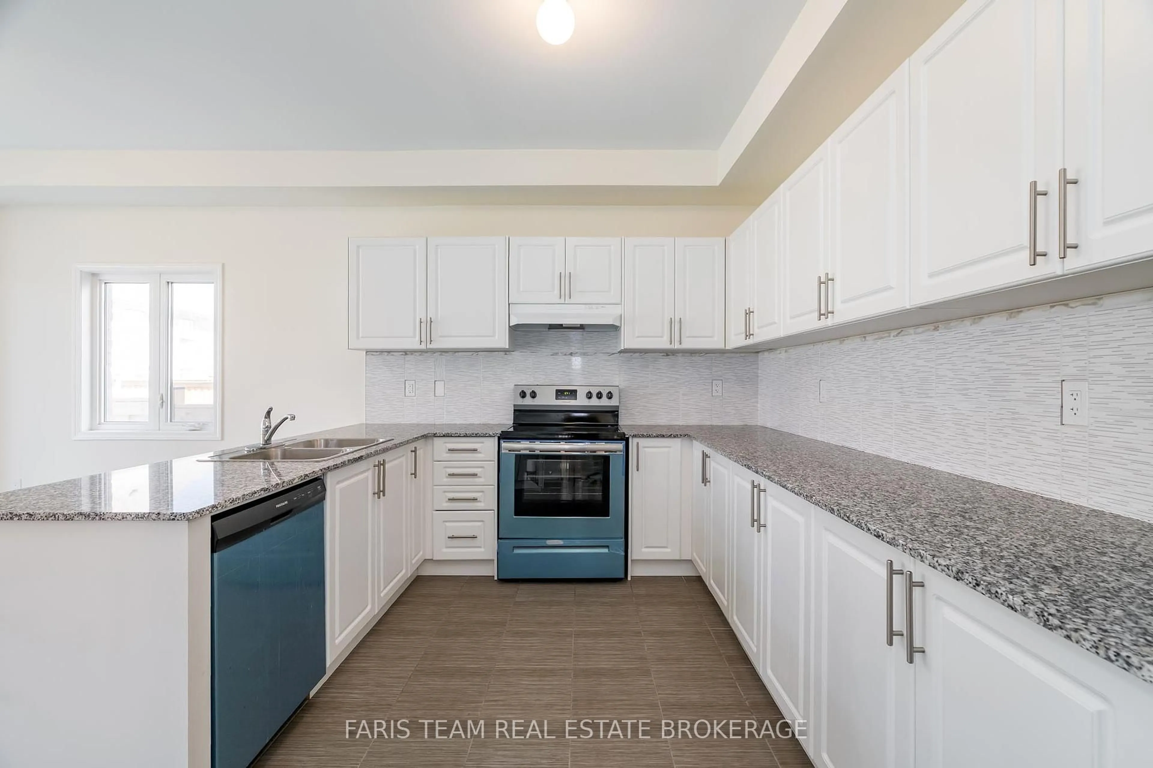 Standard kitchen, unknown for 6 Cliff Thompson Crt, Georgina Ontario L0E 1R0