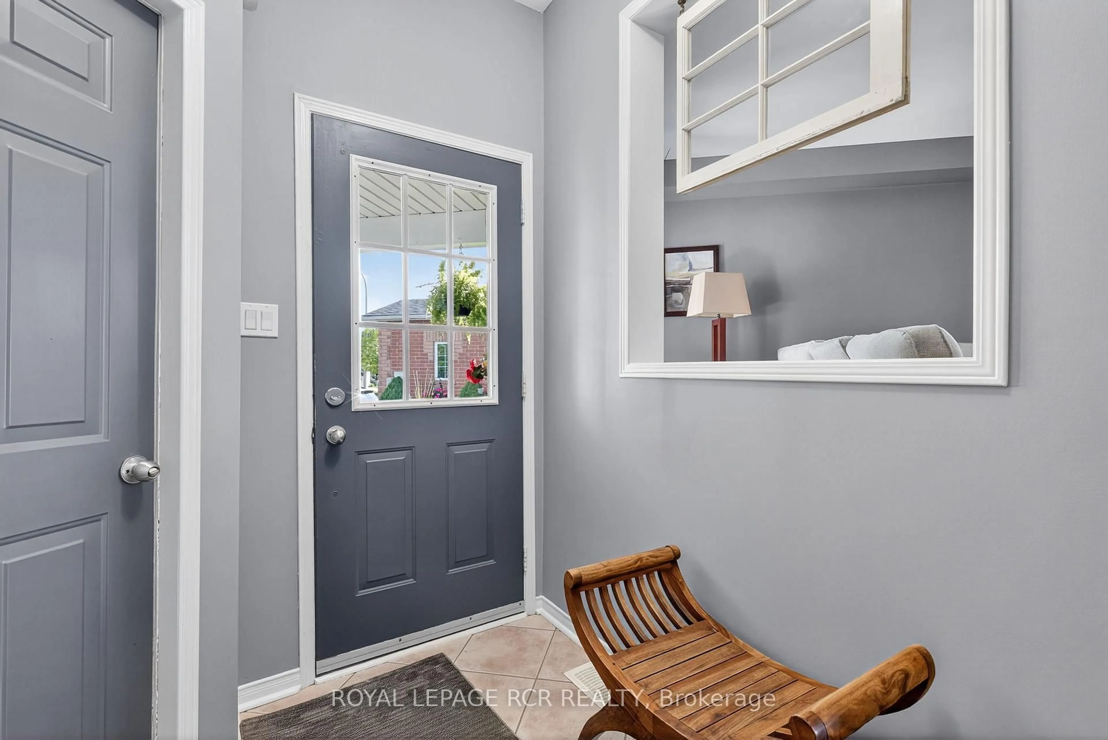 Indoor entryway for 9 Mcgahey St, New Tecumseth Ontario L0G 1W0