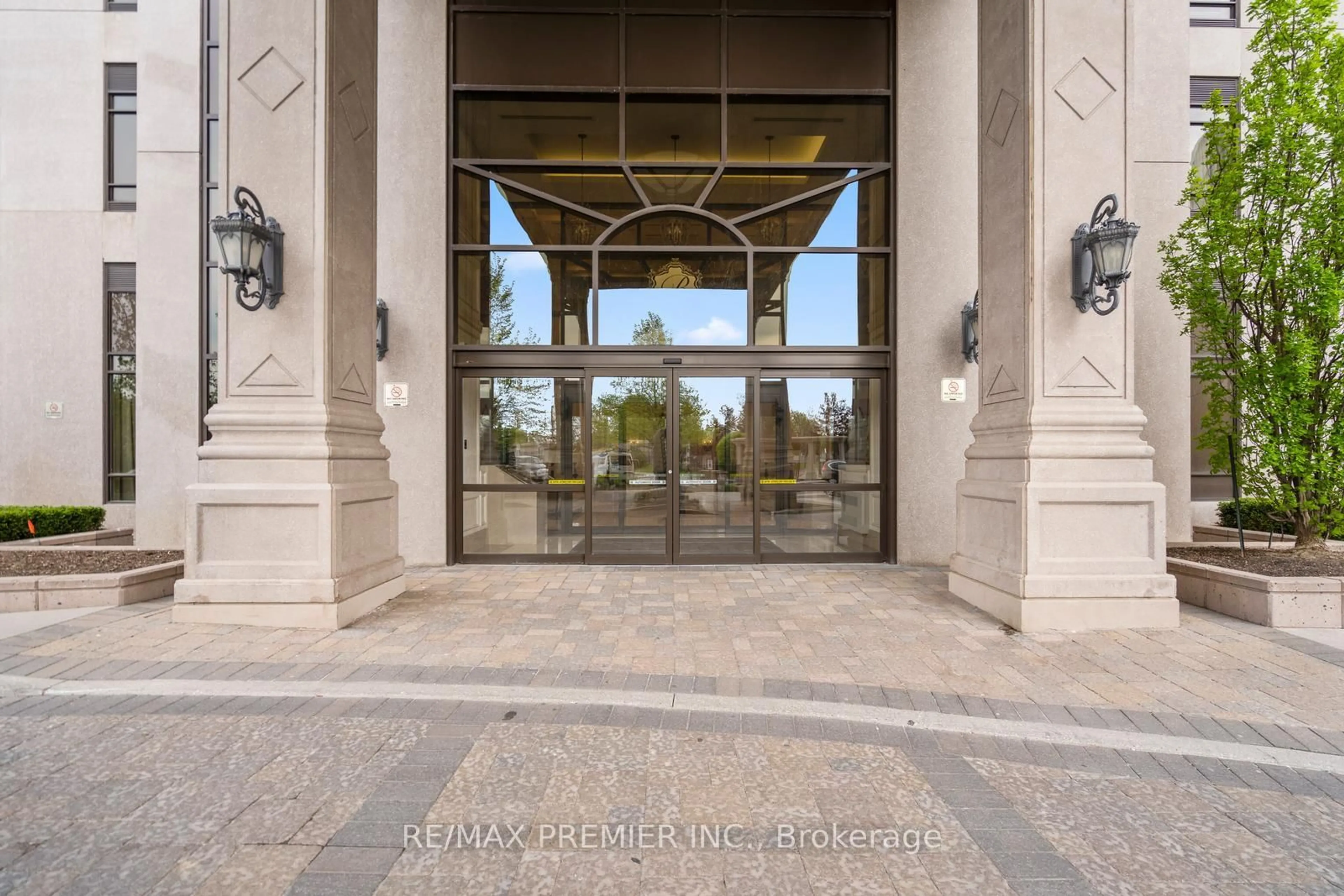 Indoor foyer for 9255 Jane St #Ph06, Vaughan Ontario L6A 0K1