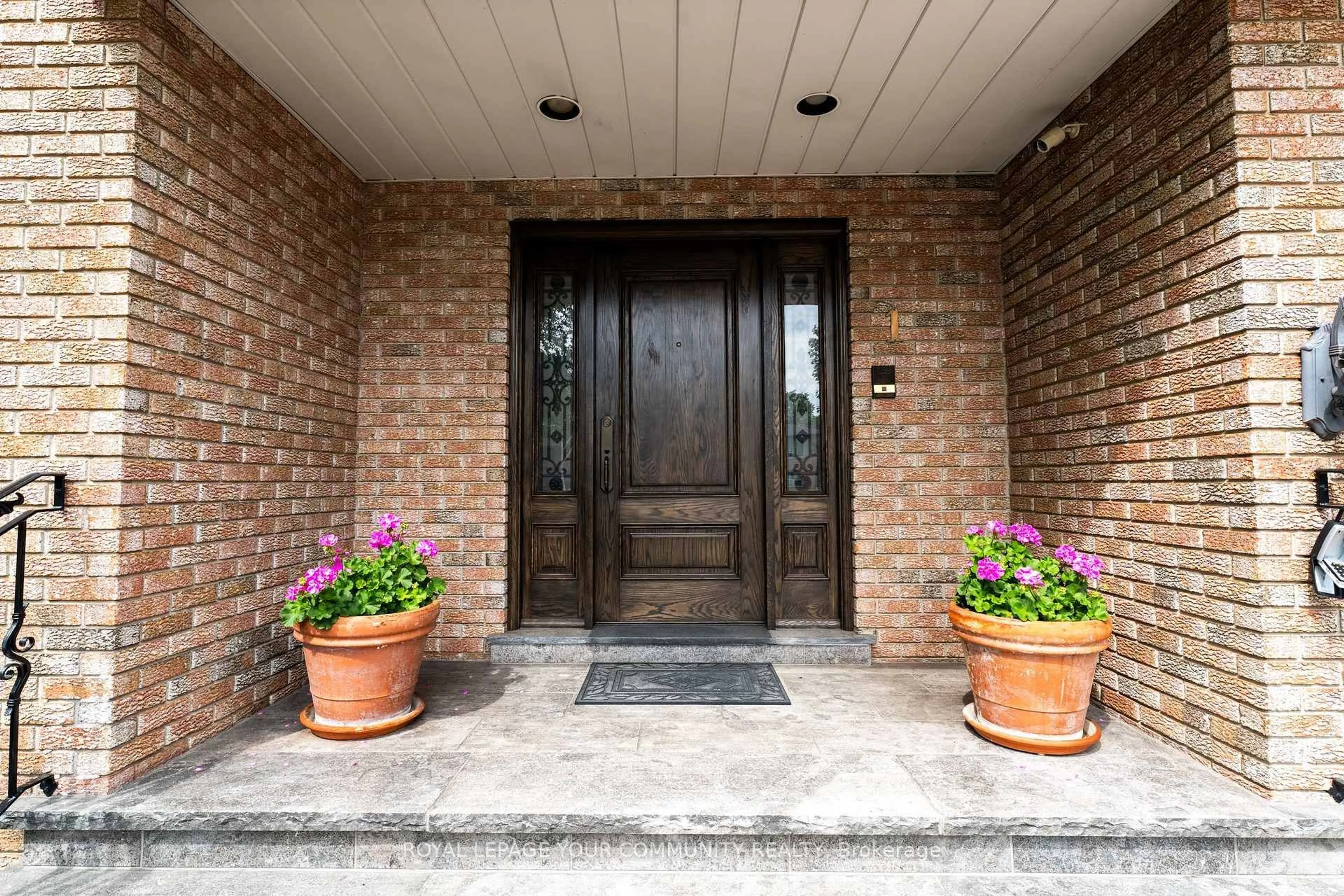 Indoor entryway for 1 Tannery Crt, Richmond Hill Ontario L4C 7V5