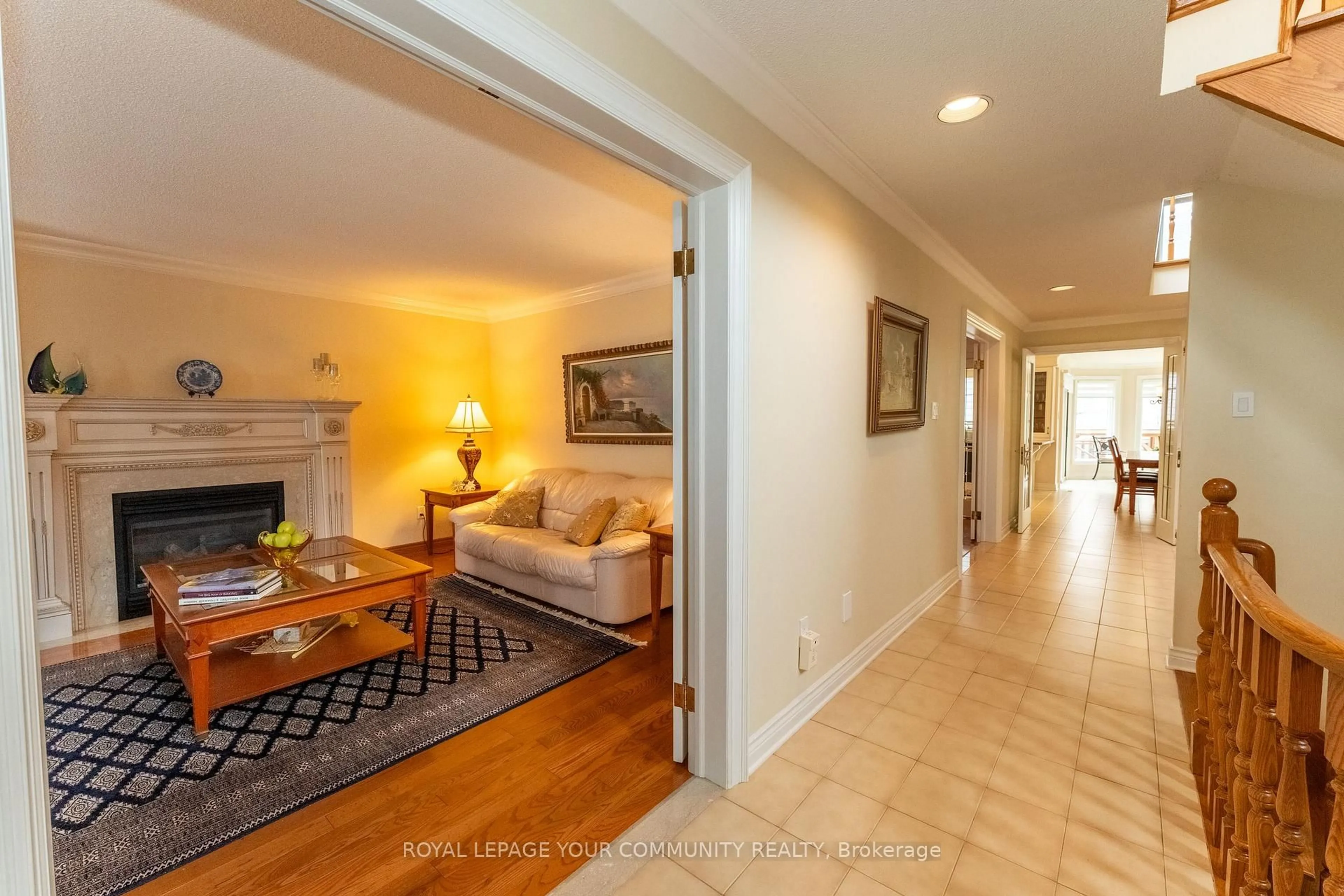 Indoor entryway for 1 Tannery Crt, Richmond Hill Ontario L4C 7V5