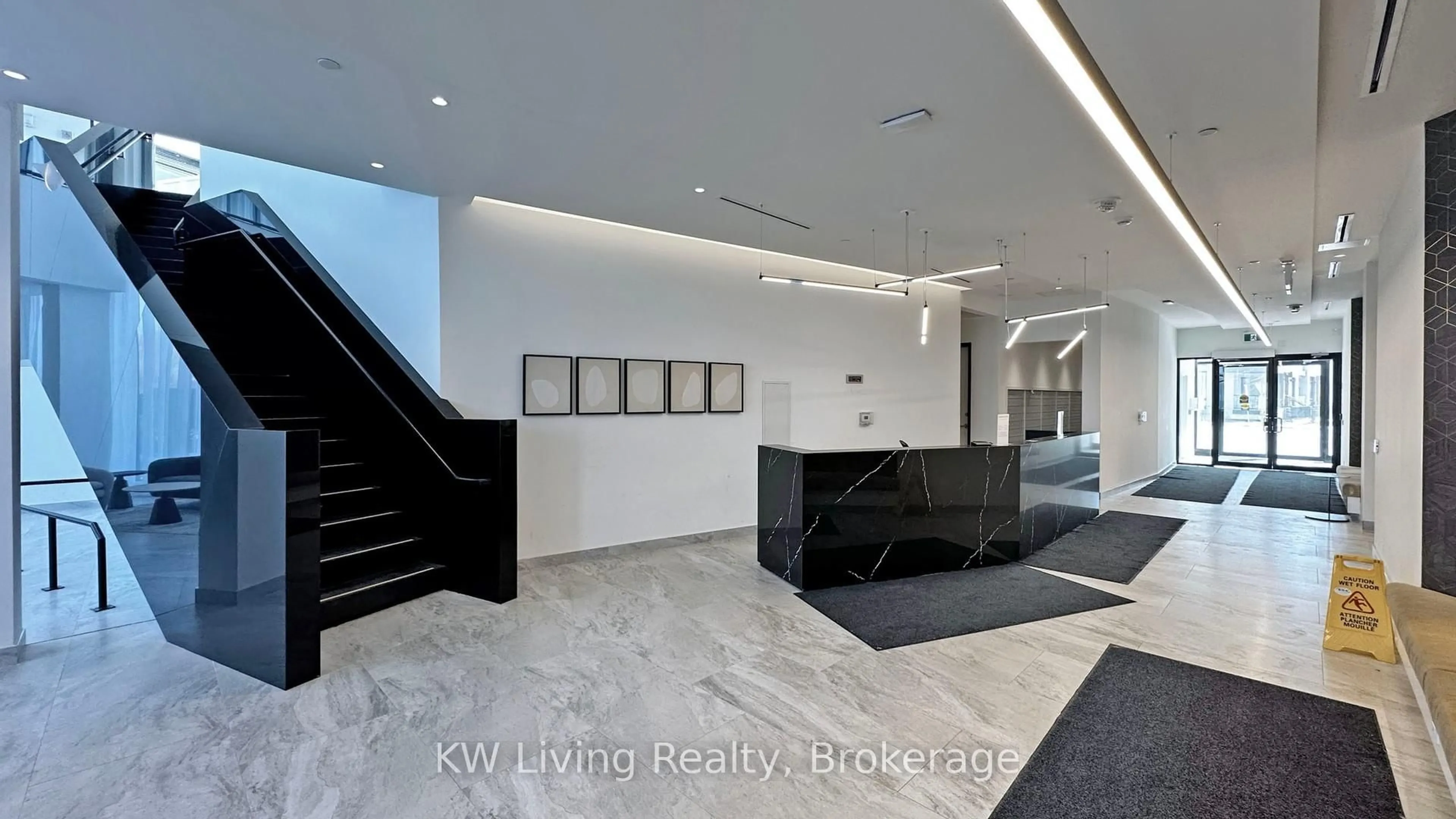 Indoor foyer for 6 David Eyer Rd #108, Richmond Hill Ontario L4S 0N5