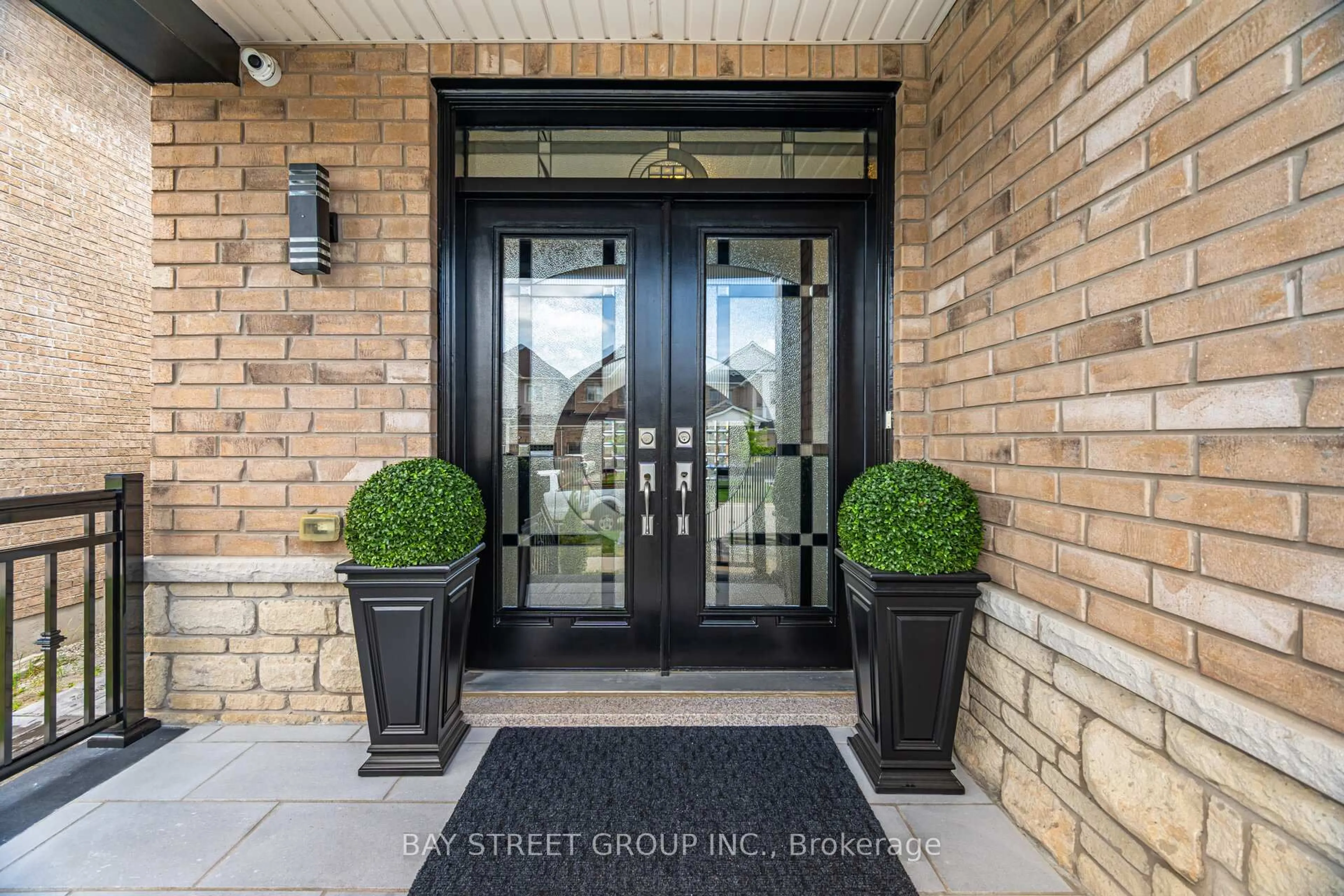 Indoor entryway for 31 Prady Lane, New Tecumseth Ontario L0G 1W0