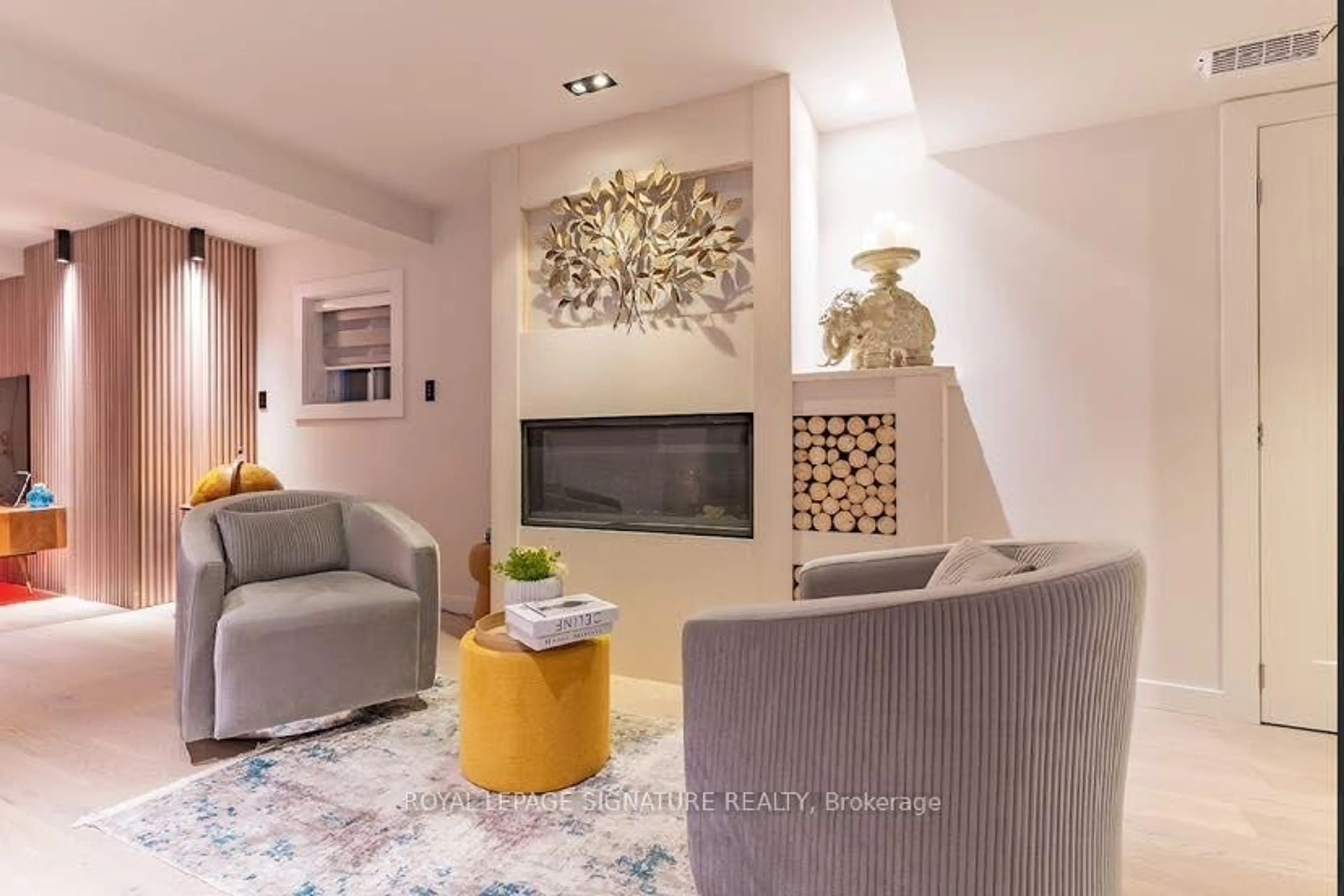 Living room with furniture, unknown for 245 Bayview Ave, Georgina Ontario L4P 2T9