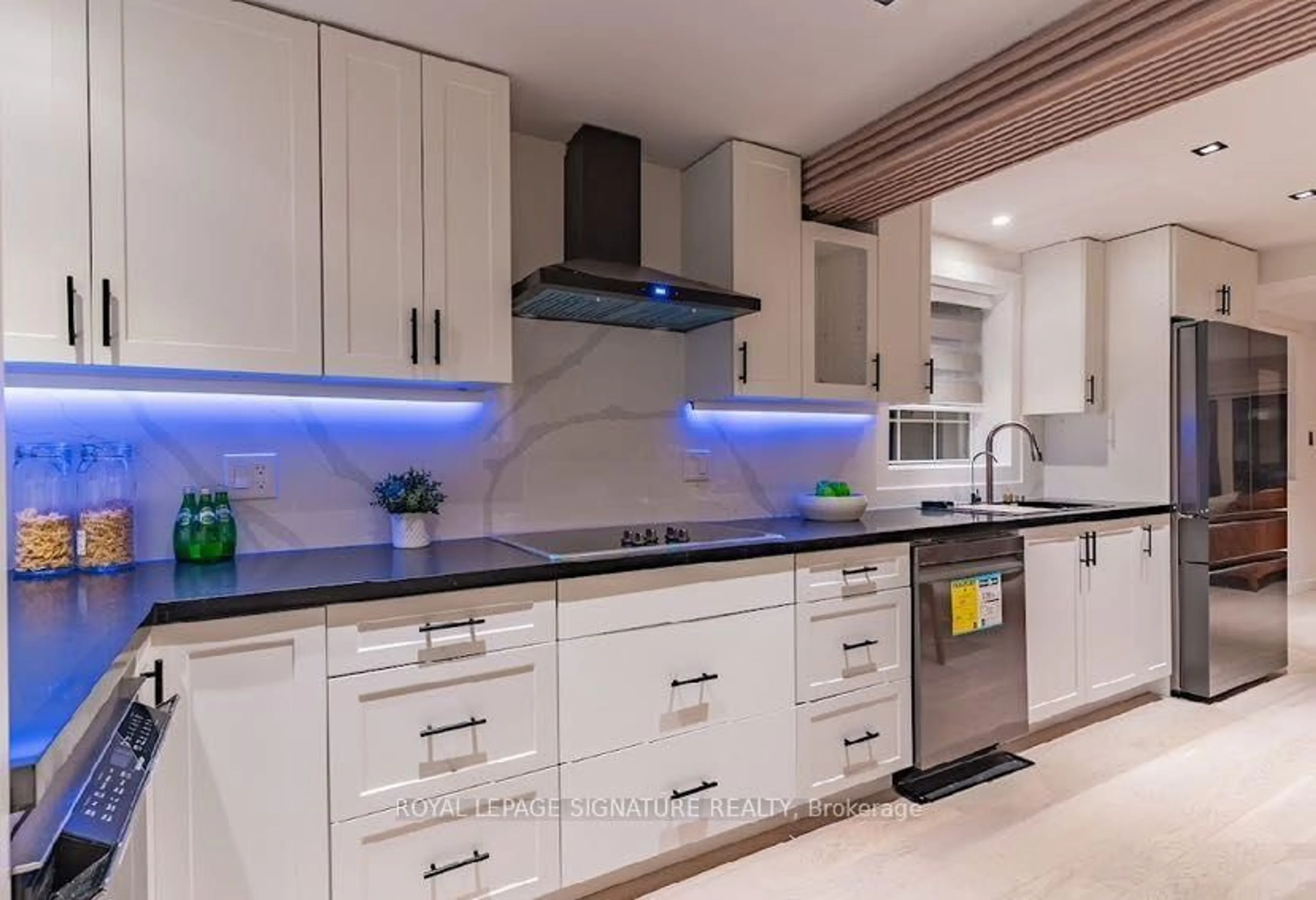 Contemporary kitchen, ceramic/tile floor for 245 Bayview Ave, Georgina Ontario L4P 2T9